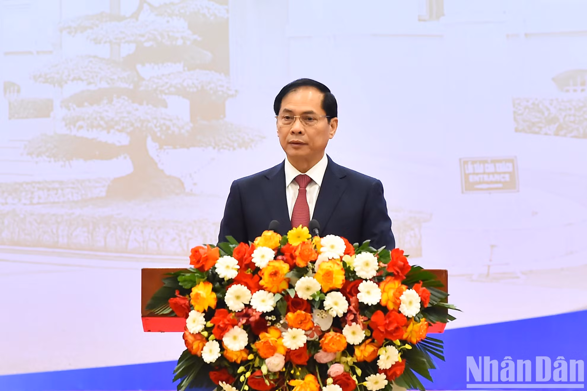 El ministro de Relaciones Exteriores, Bui Thanh Son, pronuncia el discurso inaugural. El ministro de Relaciones Exteriores, Bui Thanh Son, pronuncia el discurso inaugural.