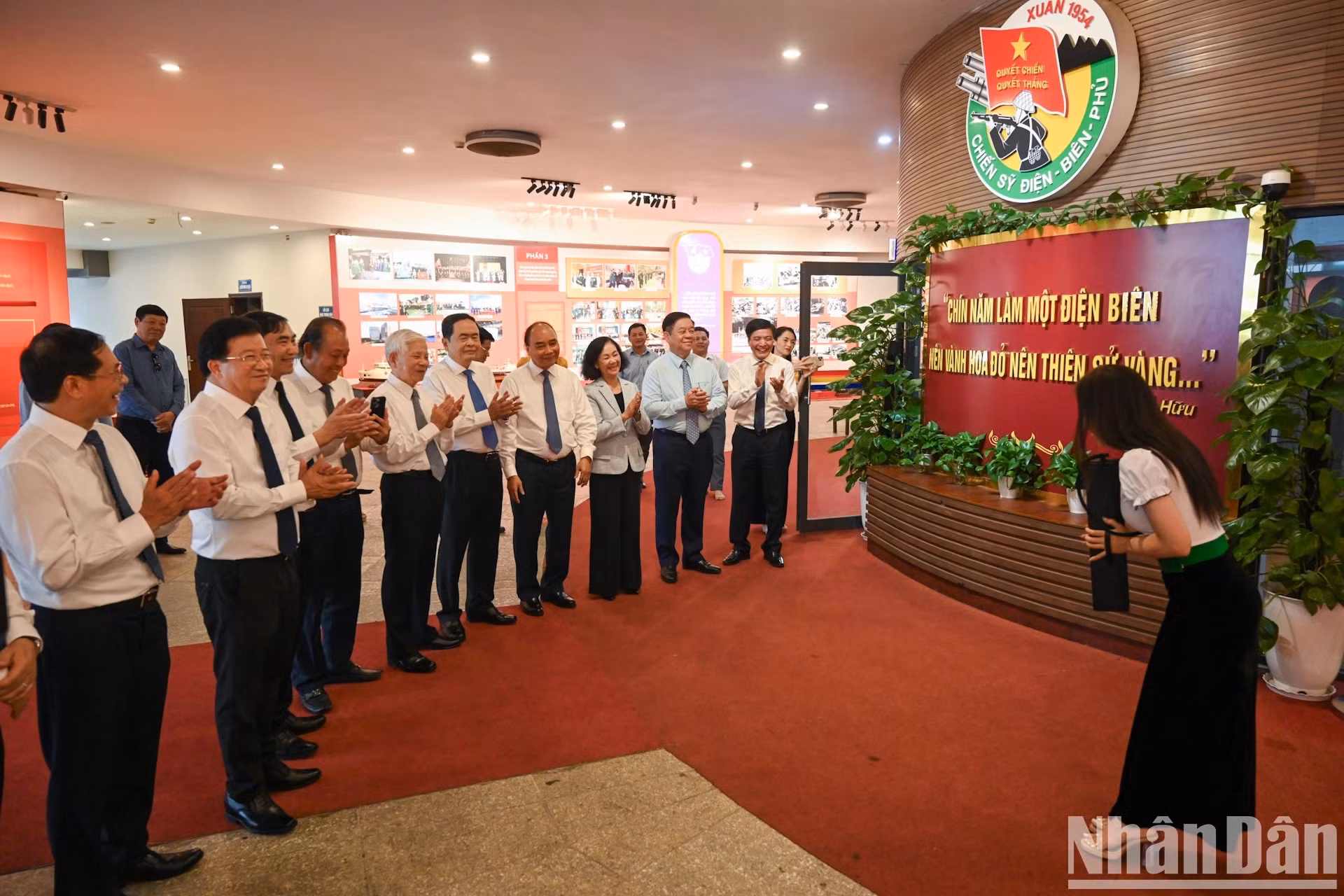 La delegación visita el Museo de la Victoria de Dien Bien Phu.