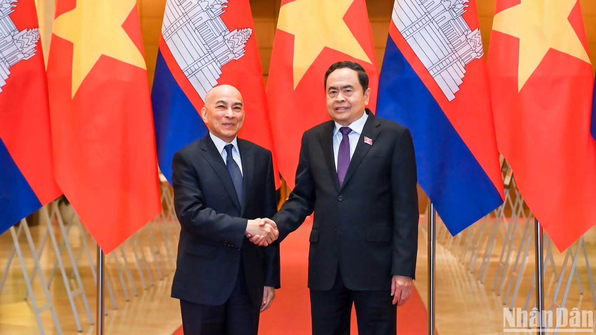 [Foto] Dirigente parlamentario de Vietnam se entrevista con rey de Camboya