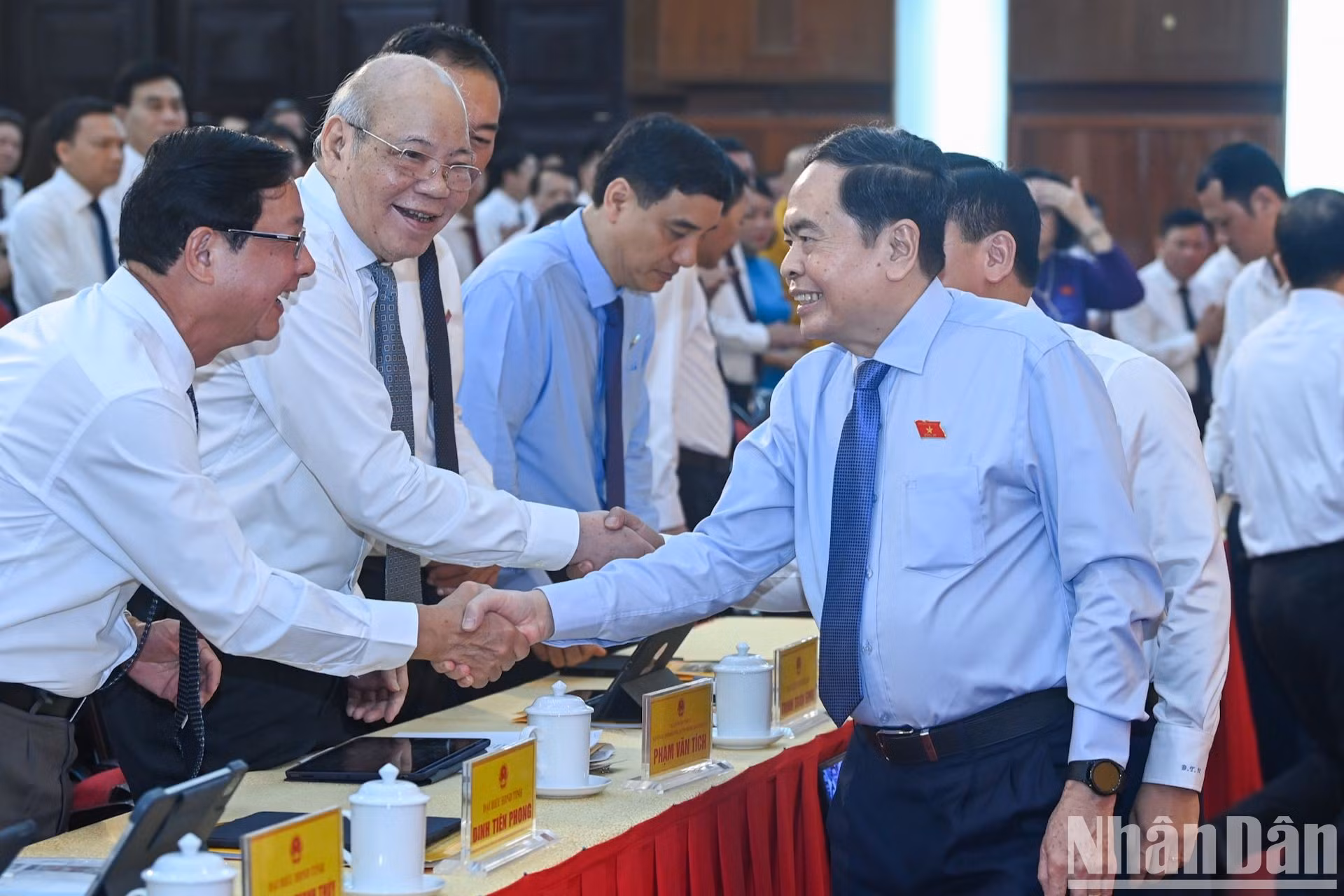 El jefe del Legislativo nacional y delegados a la ceremonia, efectuada en la ciudad de Thanh Hoa, cabecera provincial. El jefe del Legislativo nacional y delegados a la ceremonia, efectuada en la ciudad de Thanh Hoa, cabecera provincial.