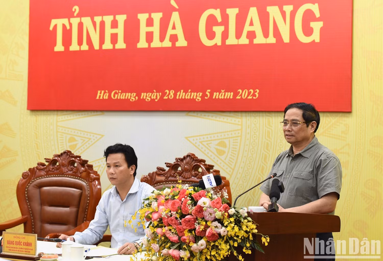 El primer ministro Pham Minh Chinh concluye la sesión. El primer ministro Pham Minh Chinh concluye la sesión.