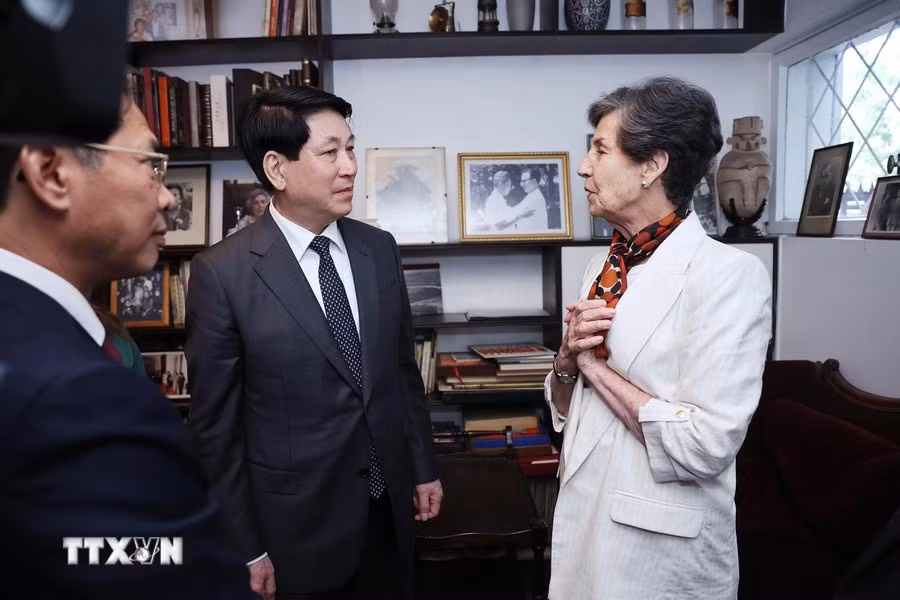 El jefe de Estado vietnamita conversa con la política. El jefe de Estado vietnamita conversa con la política.