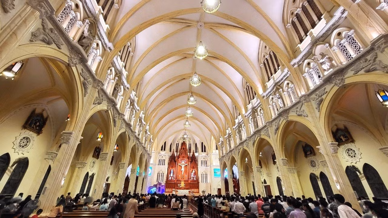 Dentro de la iglesia.
