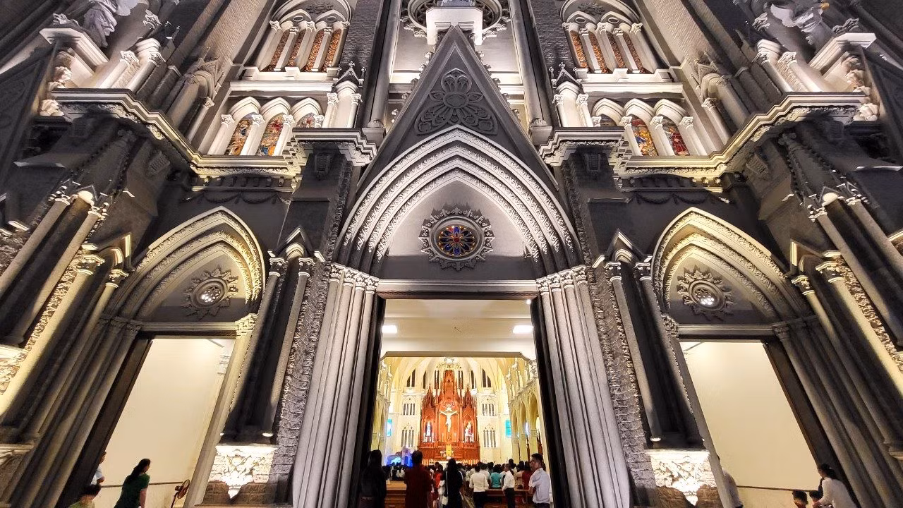 Vista de cerca de la Iglesia Song Vinh
