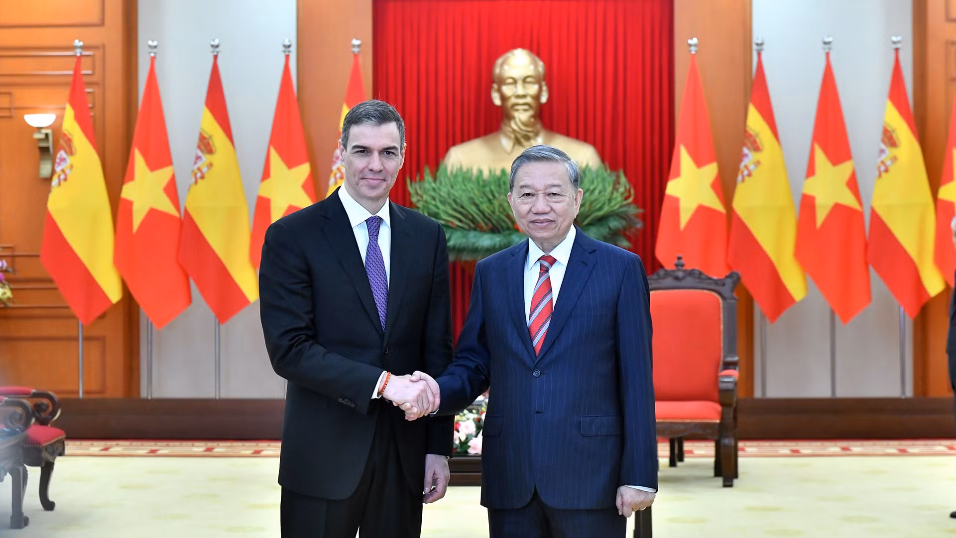 [Foto] Líder del PCV recibe a presidente del Gobierno de España
