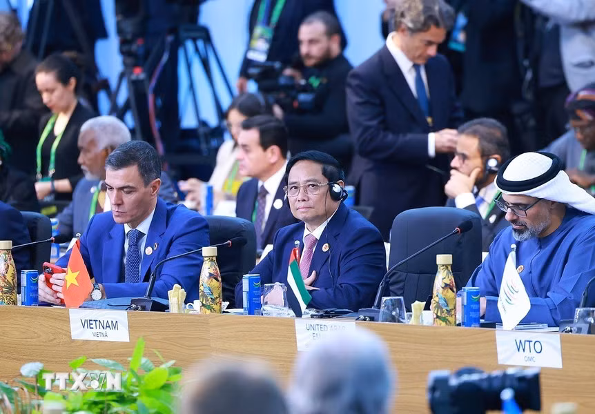 El premier Pham Minh Chinh asiste a la sesión. El premier Pham Minh Chinh asiste a la sesión.