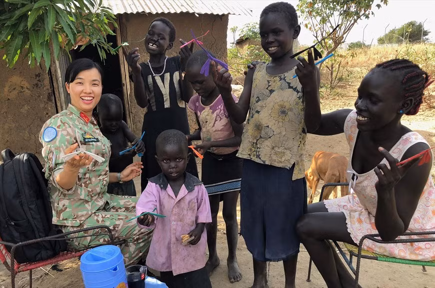 Vietnam se une a las Fuerzas de Mantenimiento de la Paz en Sudán del Sur y la República Centroafricana. Vietnam se une a las Fuerzas de Mantenimiento de la Paz en Sudán del Sur y la República Centroafricana.