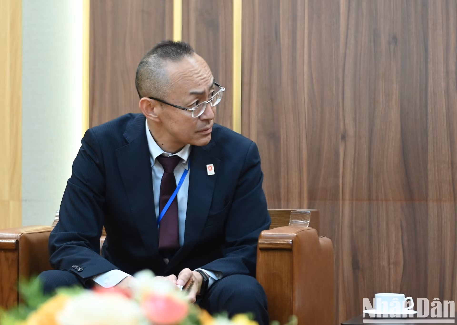 El representante jefe de la JICA en Vietnam, Kobayashi Yosuke, habla en la reunión.