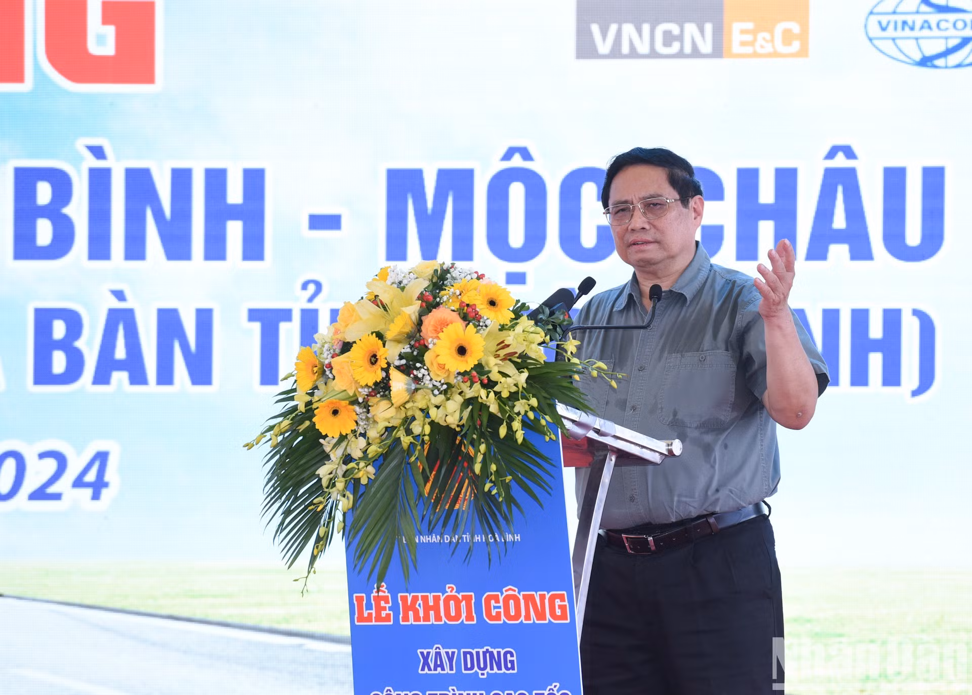 En su intervención, Minh Chinh evaluó que la actividad marca un nuevo hito en el desarrollo de la infraestructura del Noroeste y el crecimiento de la provincia de Hoa Binh, encargada del proyecto.