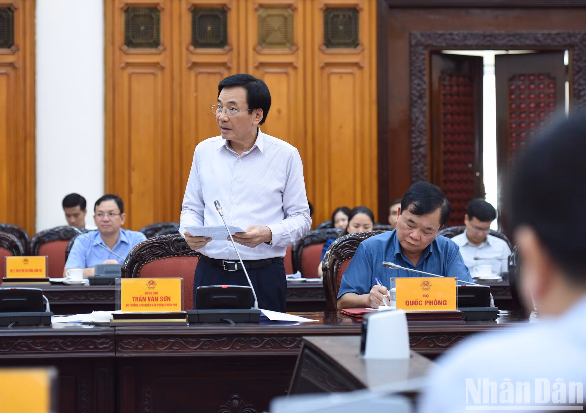 El ministro y jefe de la Oficina Gubernamental, Tran Van Son.