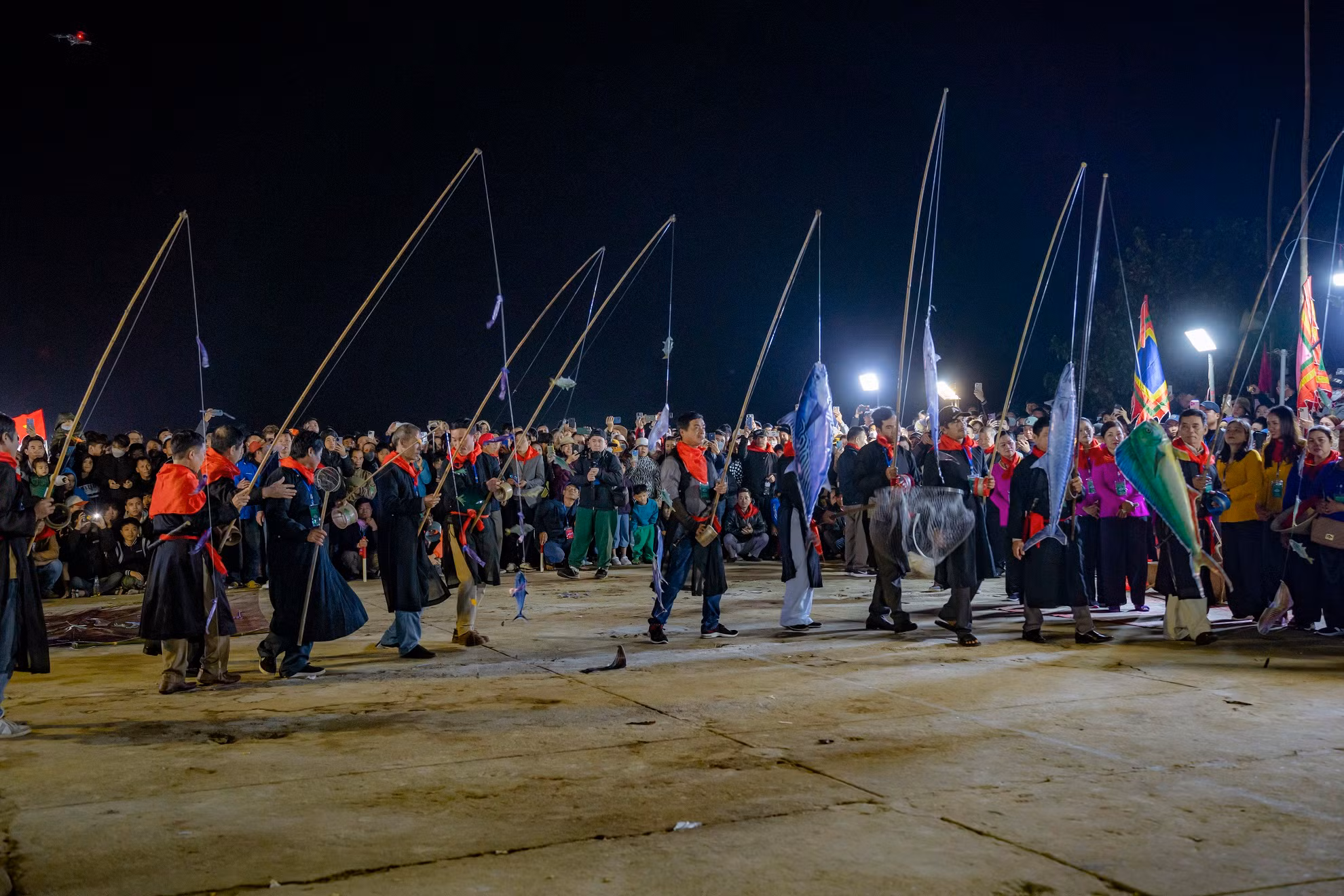 El festival de Cau Ngu en Thai Duong Ha es calificado por investigadores de cultura como uno de los festejos más grandes y atractivos de la provincia. Refleja el conocimiento y la vida espiritual de los lugareños, amén de alentarlos a continuar velando por la soberanía nacional sobre el mar y las islas.