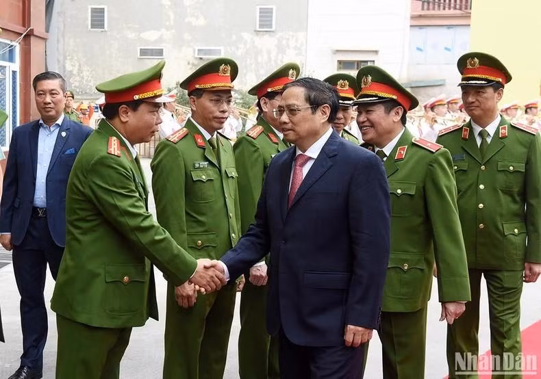 Minh Chinh y jefes del Departamento de Policía para la Investigación de Delitos relacionados con Drogas, adscrito al Ministerio de Seguridad Pública.