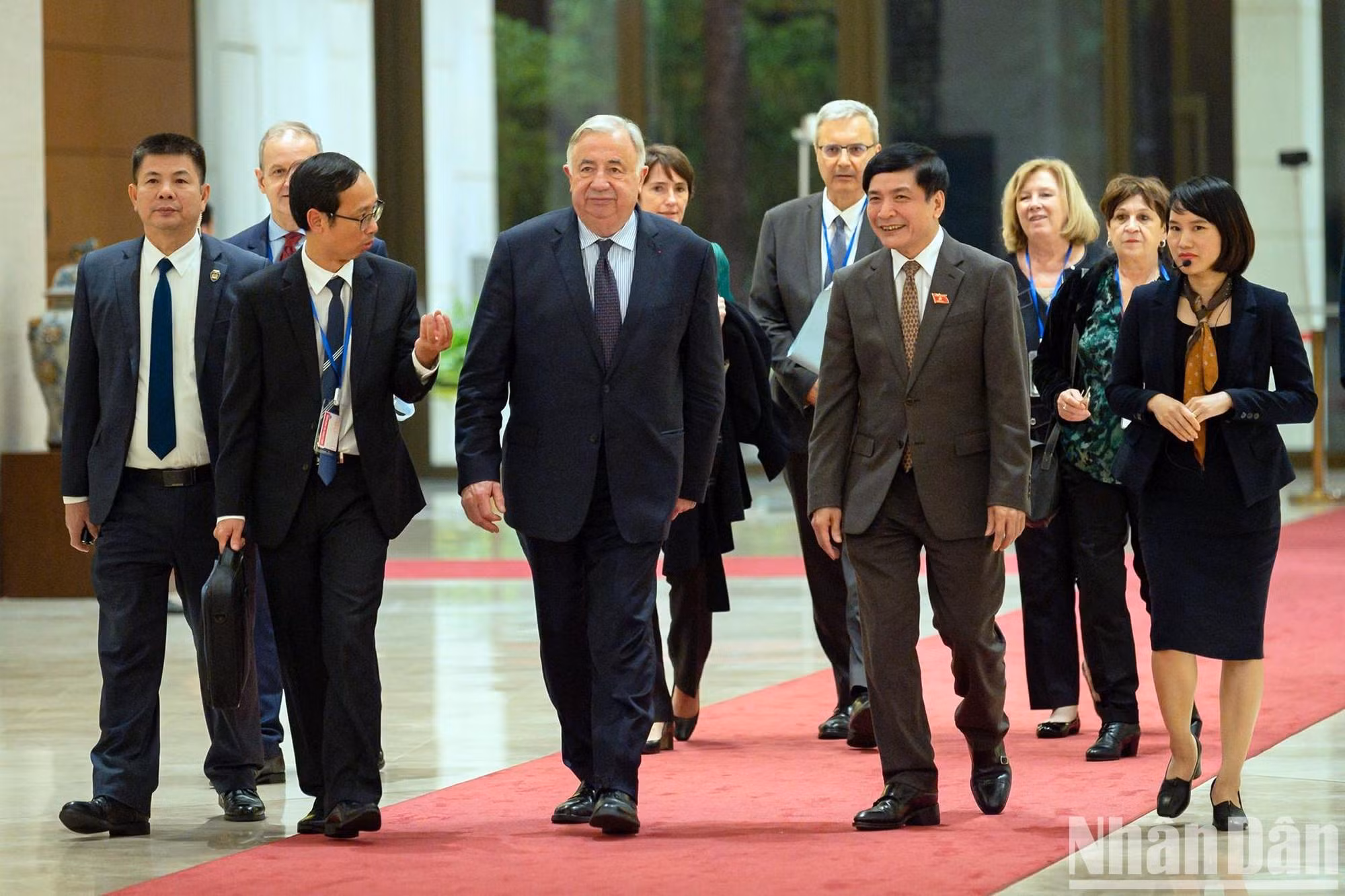Los invitados durante la visita. Los invitados durante la visita.