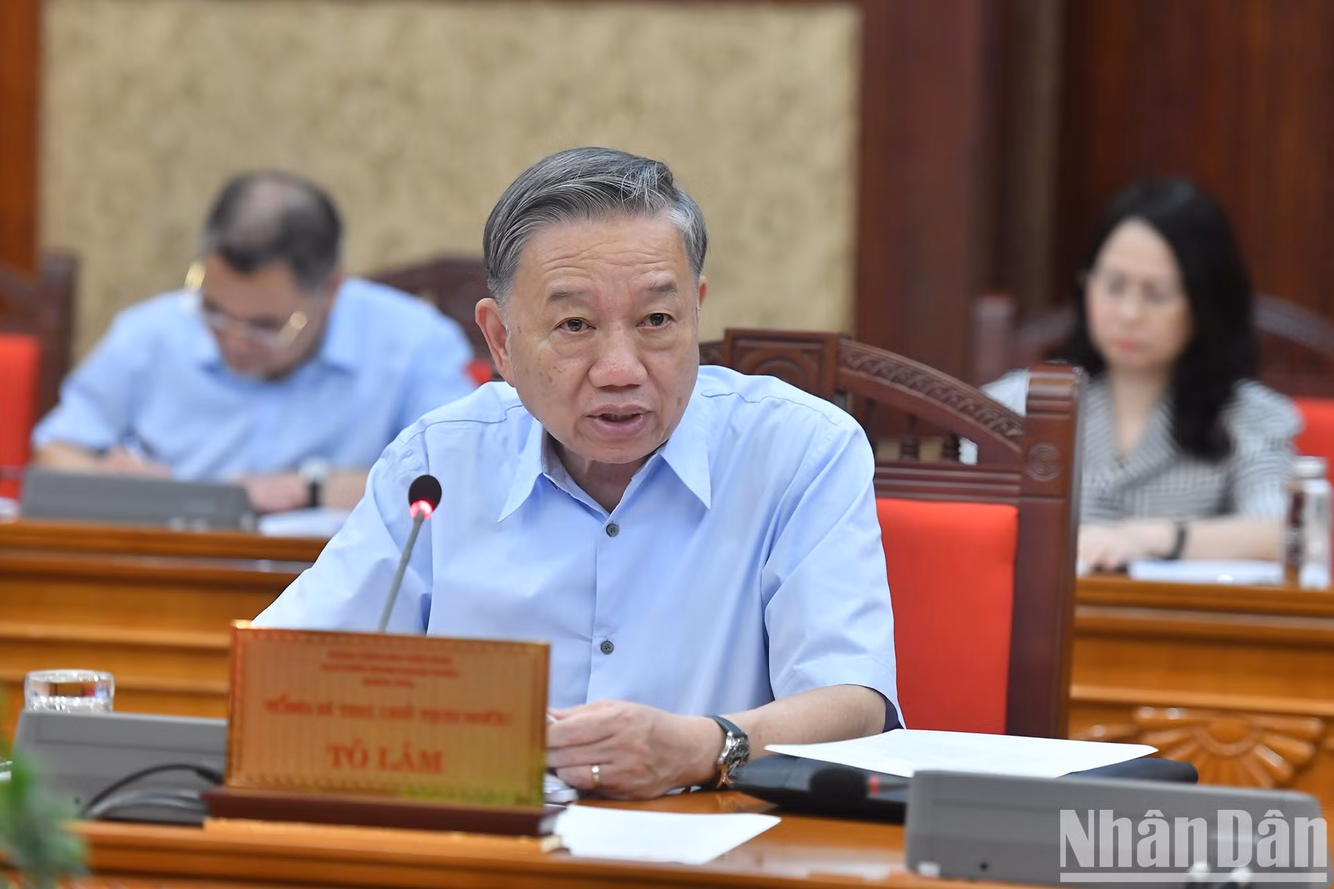 El máximo dirigente de Vietnam emite directrices.