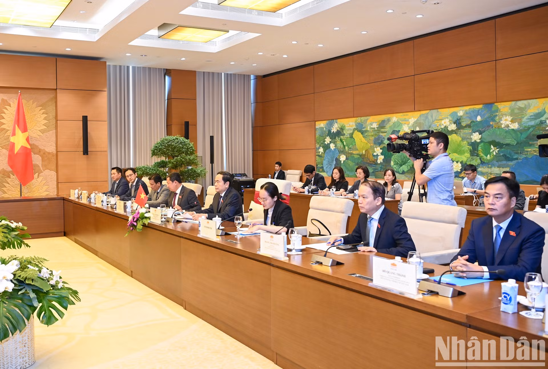 Delegados de Vietnam en la reunión.