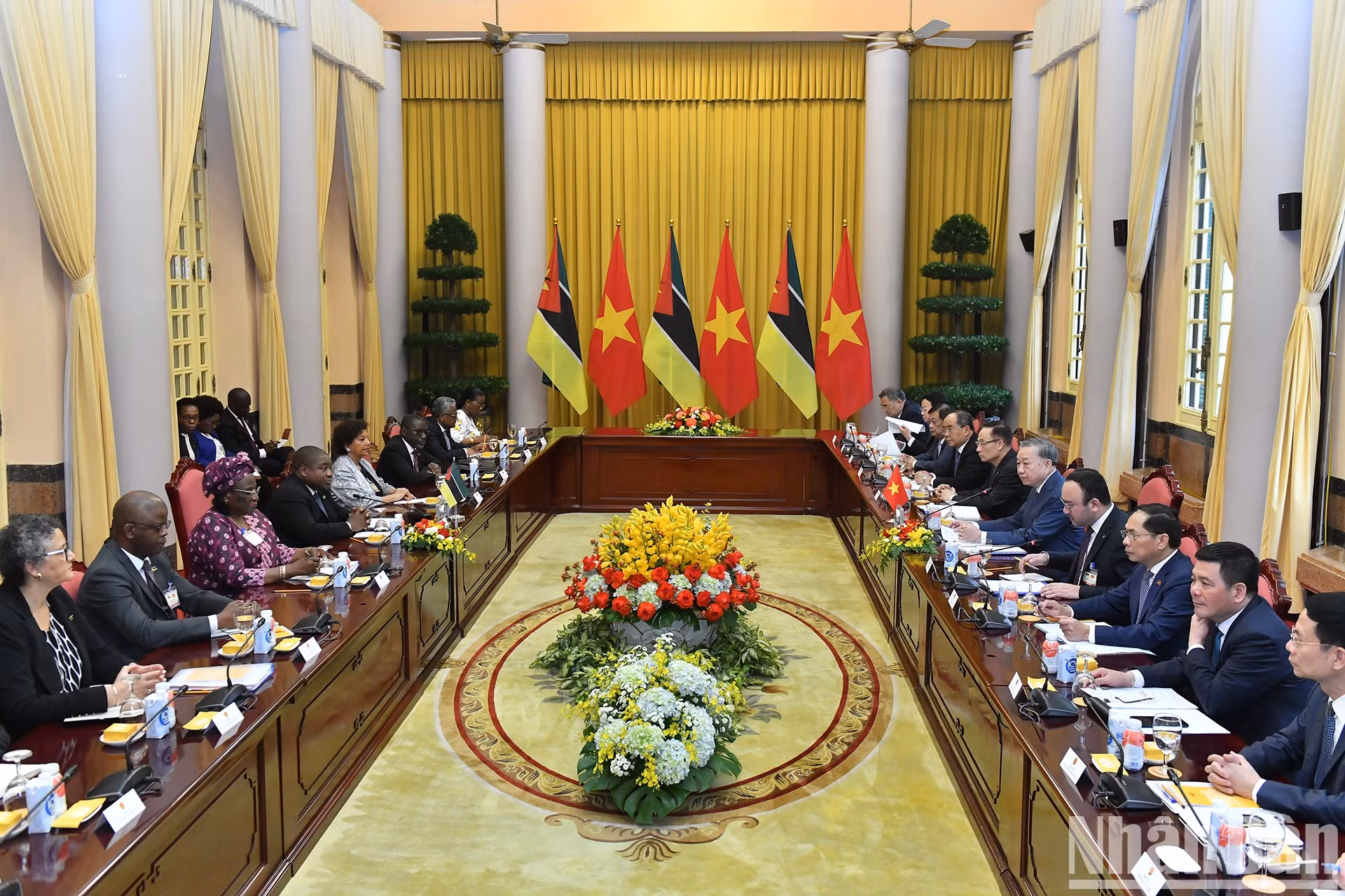 Panorama de la cita, efectuada en el Palacio Presidencial, en Hanói. Panorama de la cita, efectuada en el Palacio Presidencial, en Hanói.