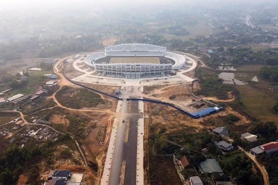 El acceso al estadio, con una carretera de cuatro carriles, ya está terminado.