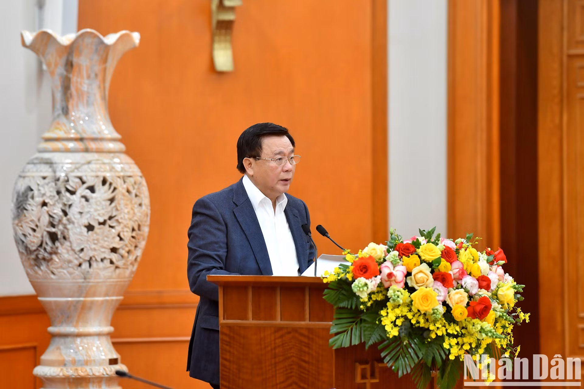 Nguyen Xuan Thang, miembro del Buró Político del Comité Central del Partido, director de la Academia Nacional de Política Ho Chi Minh, presidente del Consejo Teórico Central, miembro permanente del mencionado subcomité y jefe de su Grupo de Redacción de Documentos.