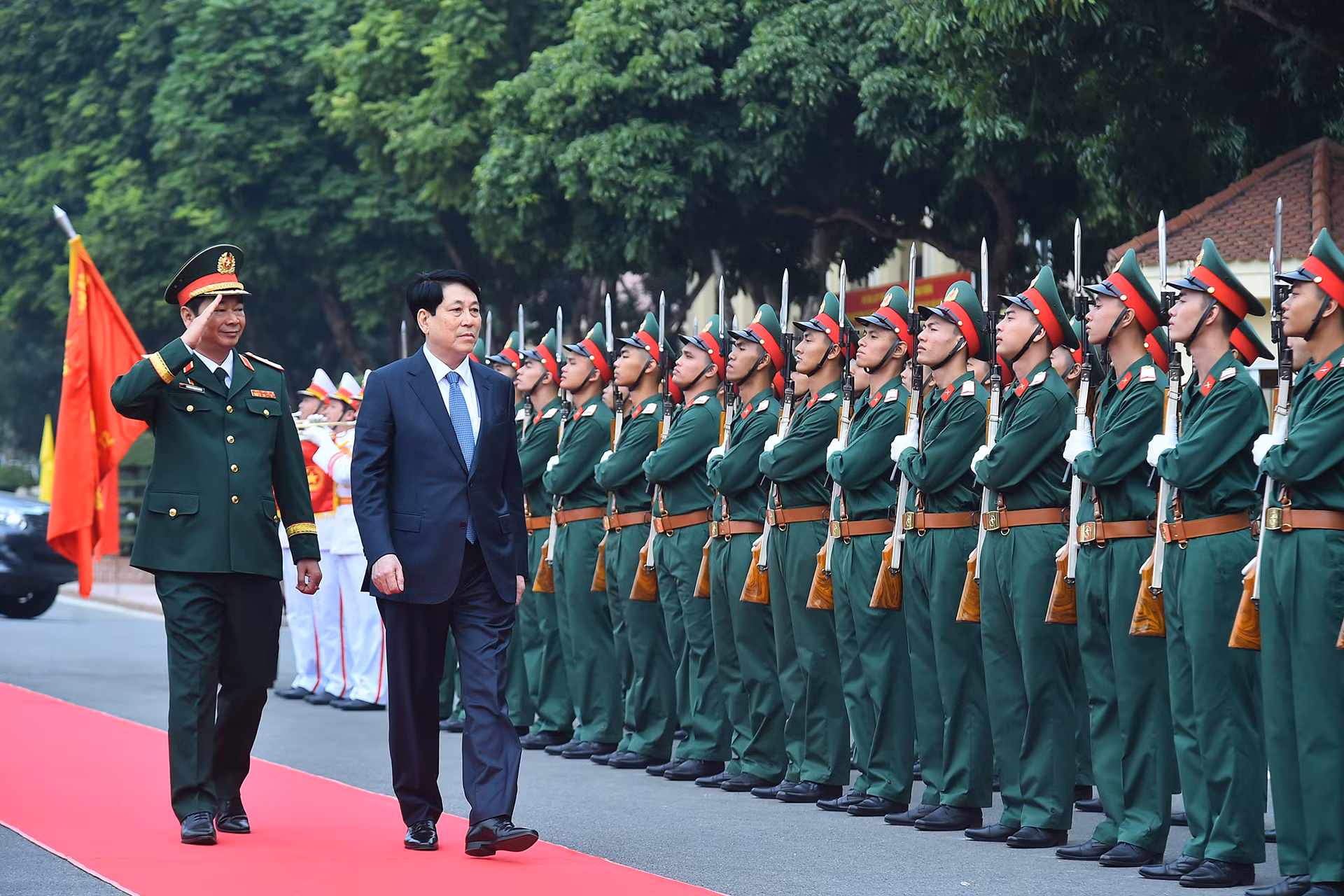 [Foto] Presidente vietnamita visita Cuerpo de Ejército 12