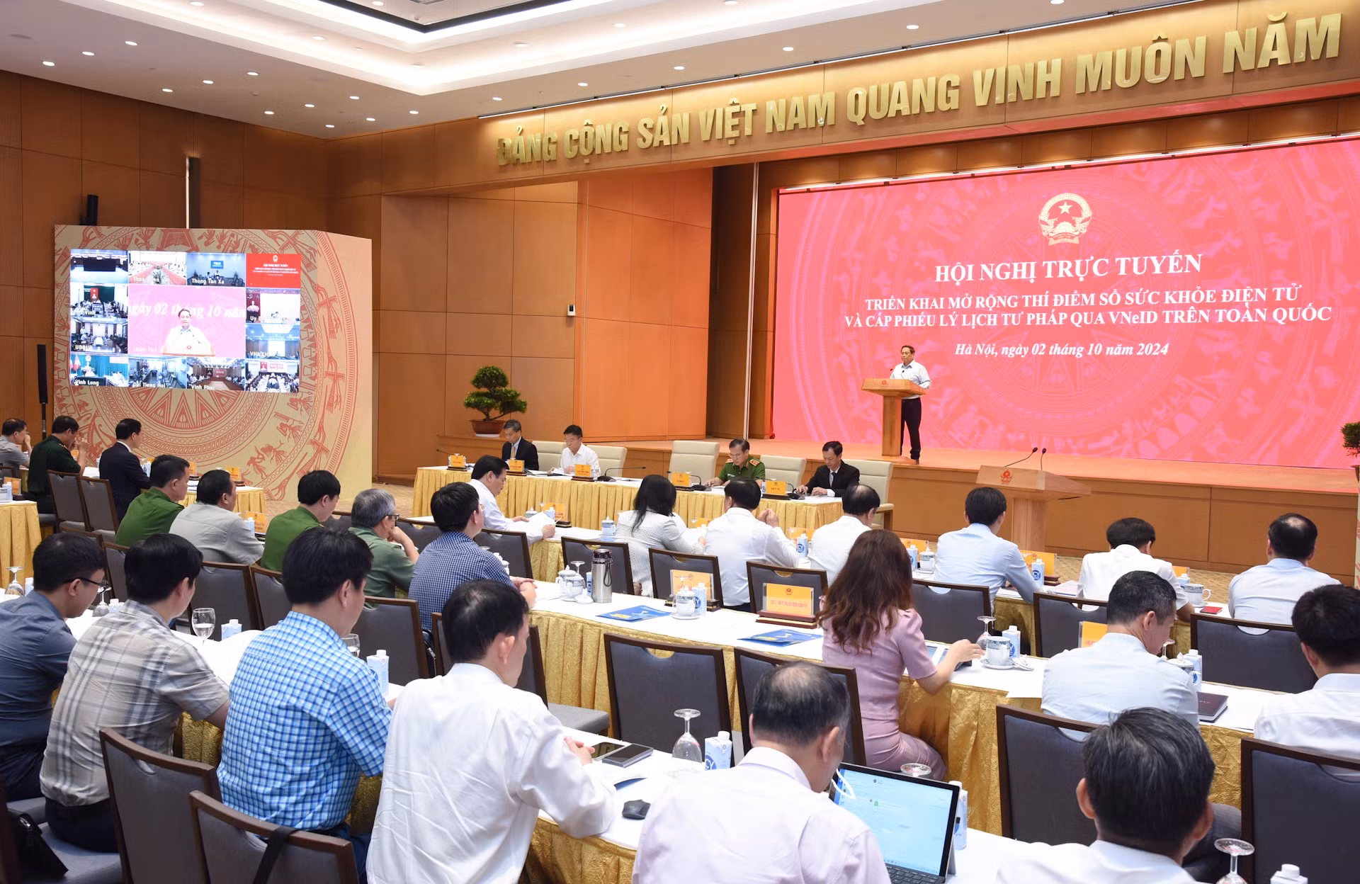 [Foto] Premier vietnamita asiste a conferencia sobre digitalización de libretas de salud y antecedentes penales ảnh 5