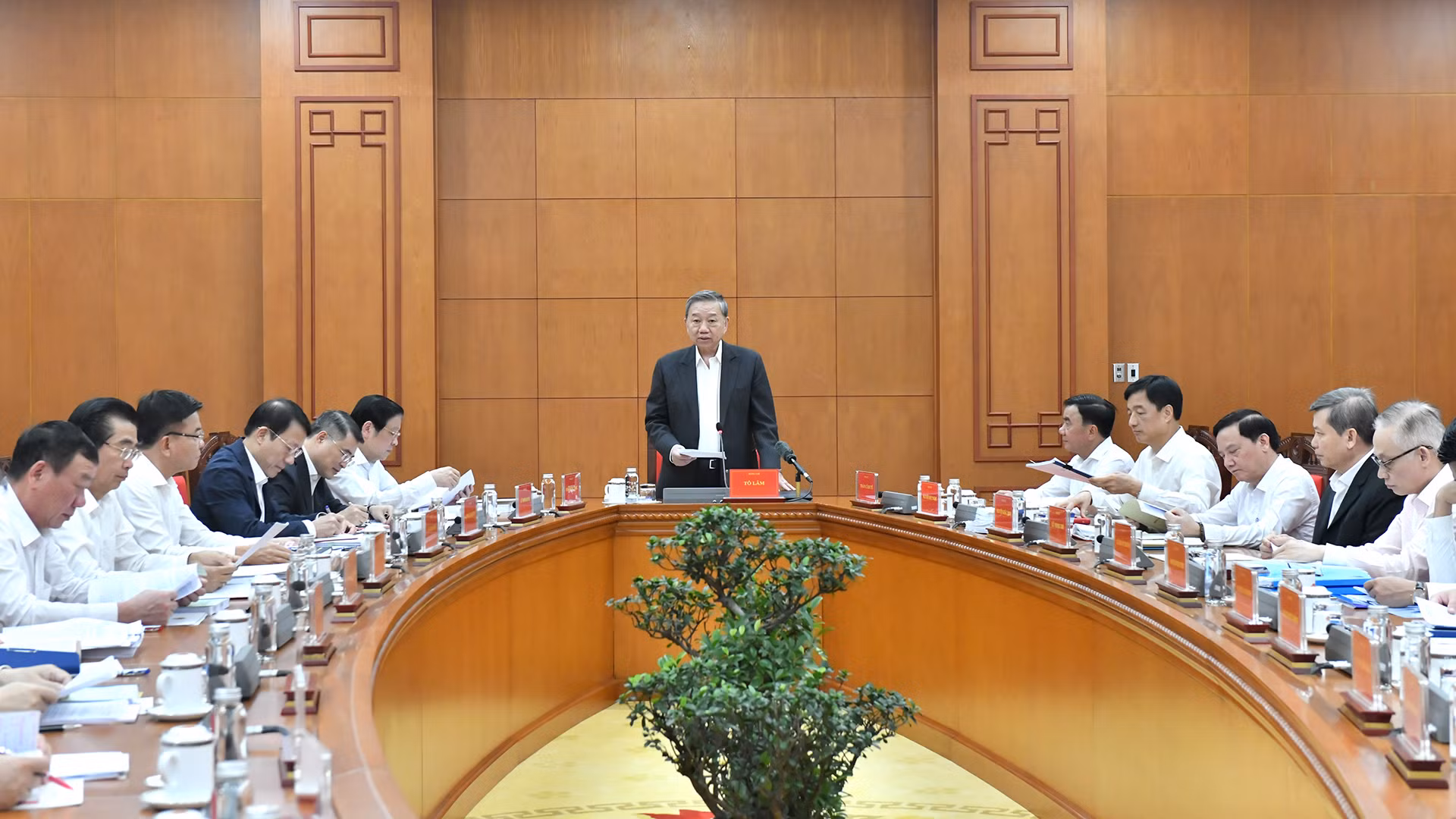 [Foto] Líder del PCV preside reunión del Comité Directivo Central contra corrupción y negatividad
