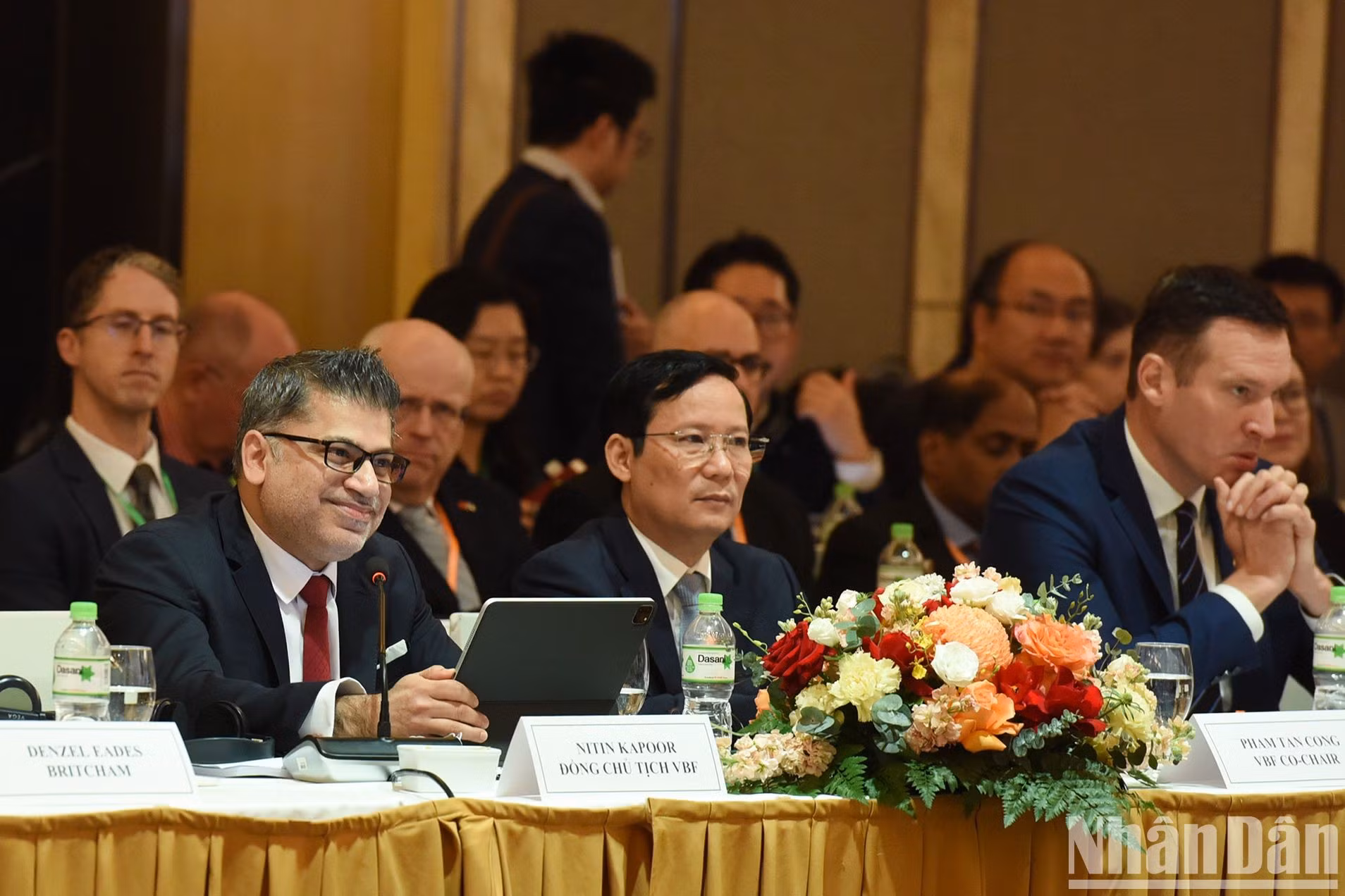 Nitin Kapoor, copresidente del VBF, pide estar al lado de Vietnam para cuidar el planeta y lograr el objetivo de un futuro crecimiento verde.