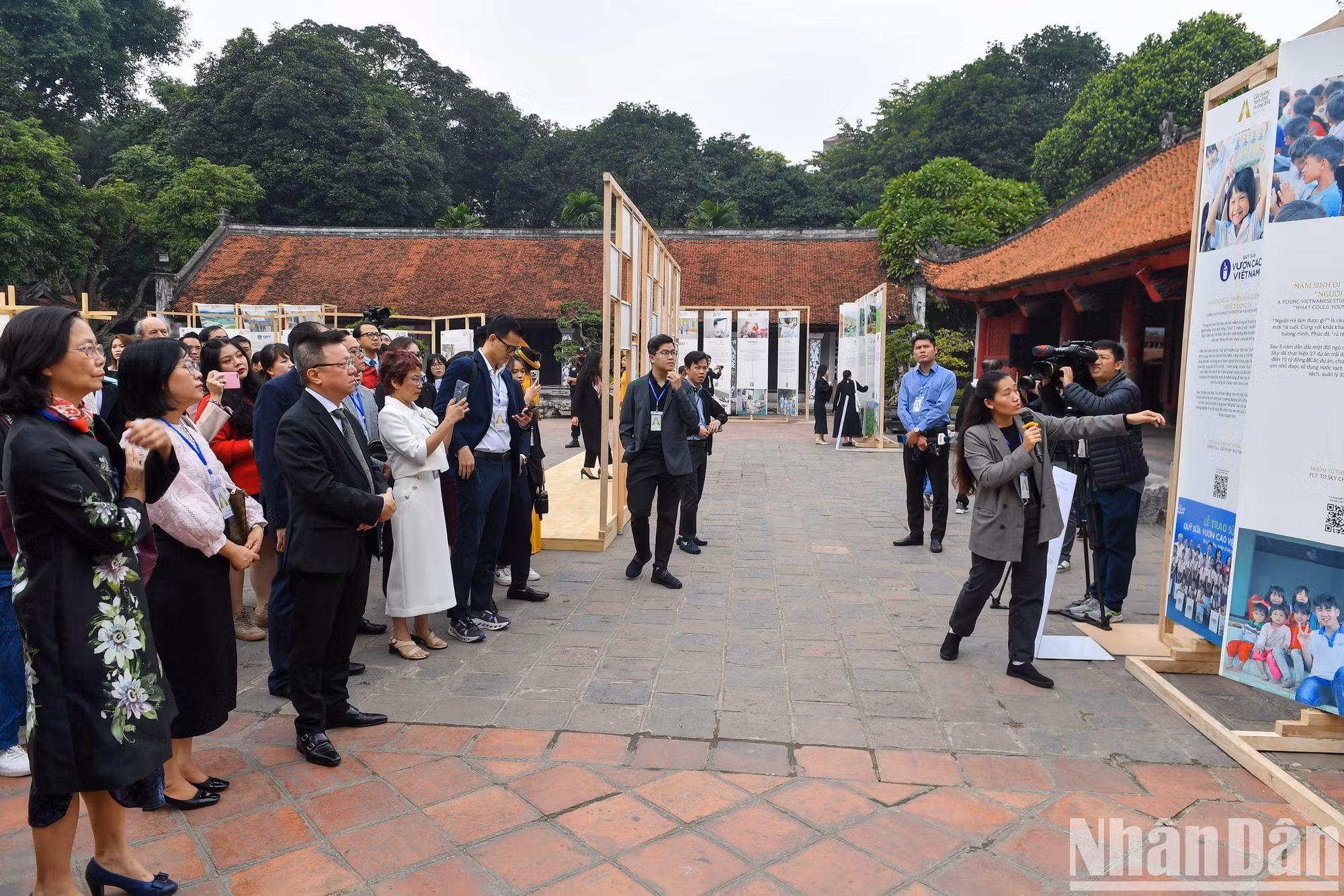 Los proyectos se exhiben con el apoyo de varias formas de multimedia. De acuerdo con el espíritu del Premio, todos los materiales utilizados son respetuosos con el medio ambiente. Después del evento, los residuos se recogerán para su reutilización.