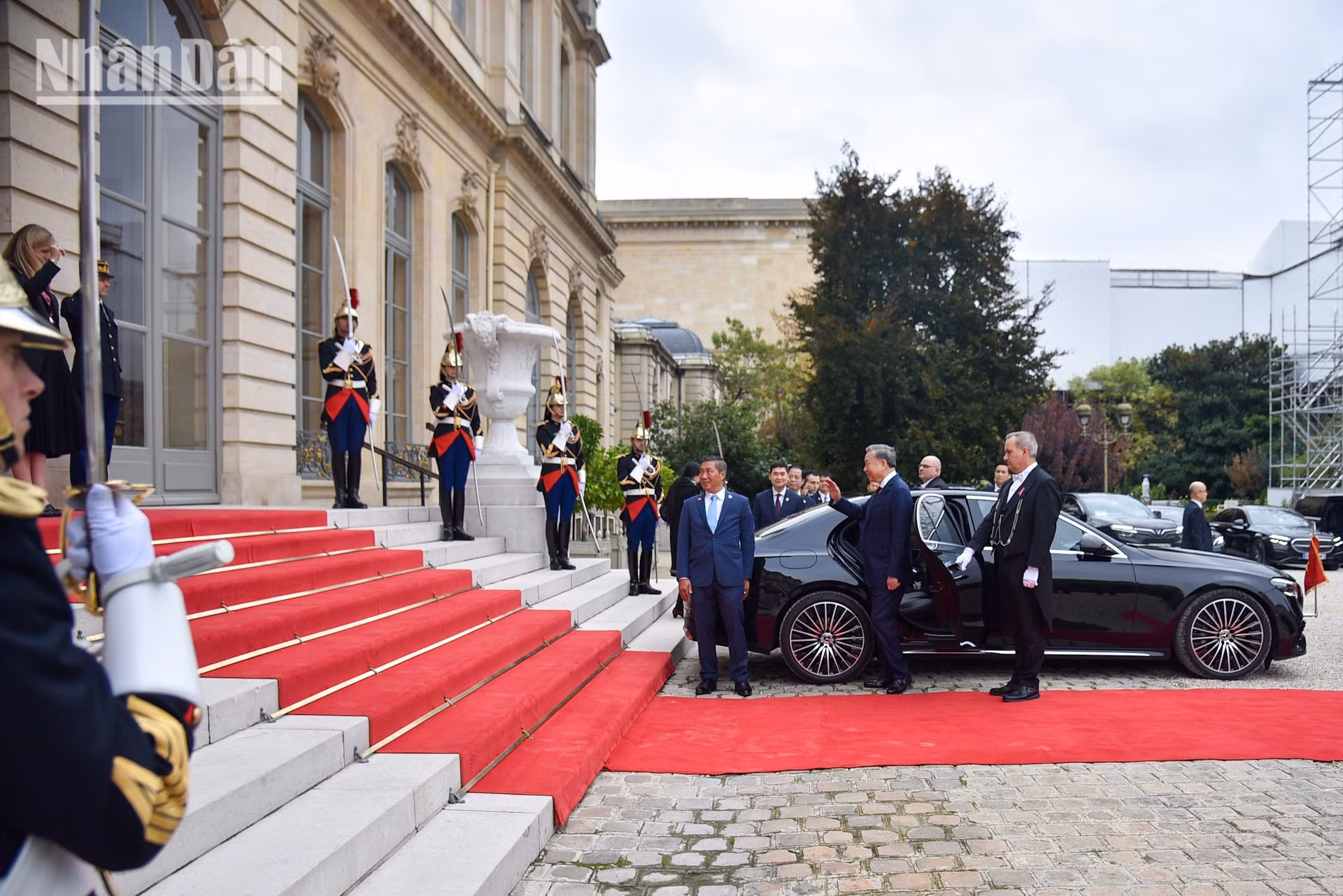 La titular de la Asamblea Nacional francesa, Yaël Braun-Pivet, despide al secretario general del PCV y presidente de Vietnam, To Lam, después del encuentro.