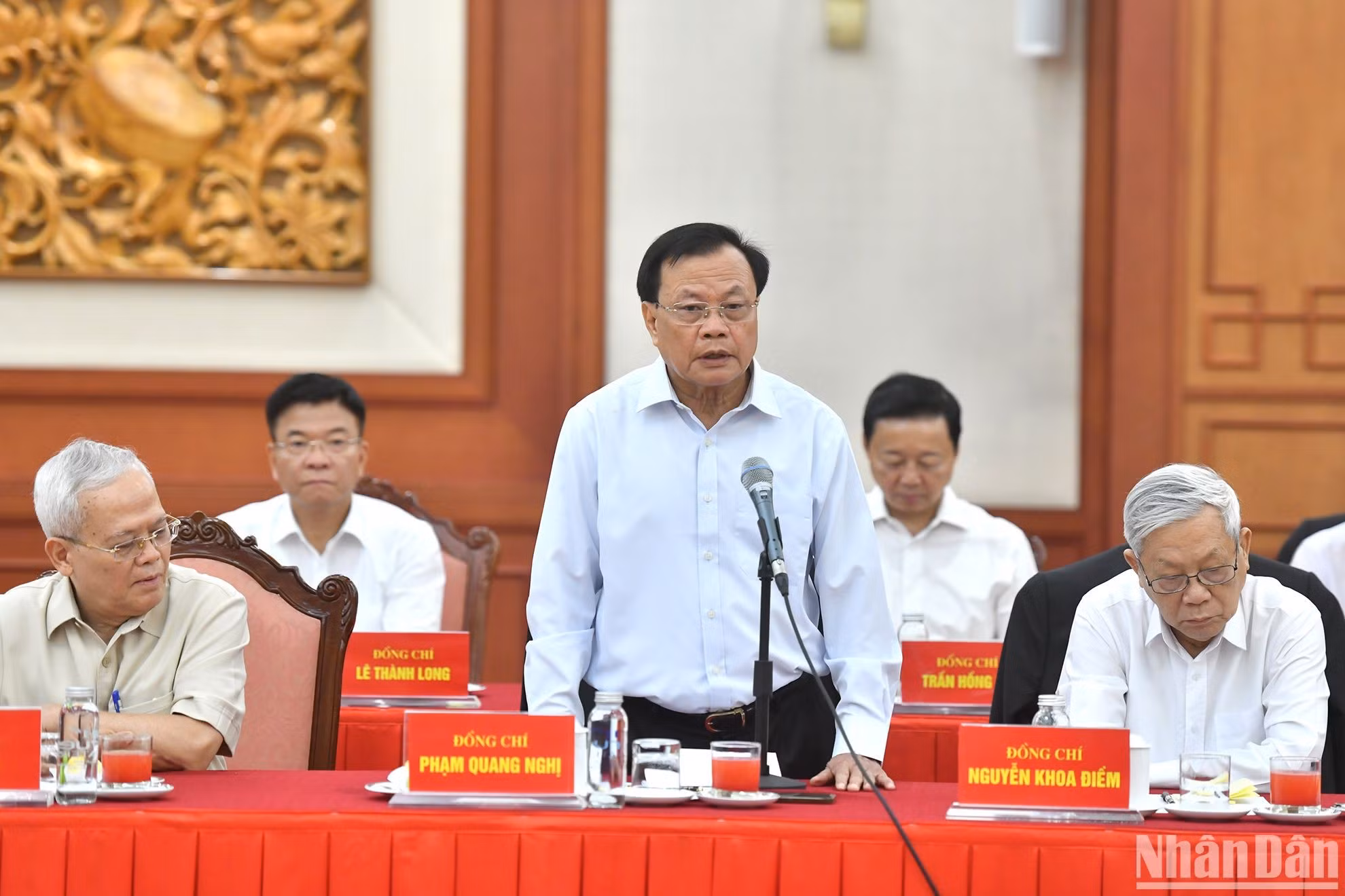 El exsecretario del Comité del Partido Comunista de Vietnam en Hanói, Pham Quang Nghi, habla en la cita. El exsecretario del Comité del Partido Comunista de Vietnam en Hanói, Pham Quang Nghi, habla en la cita.