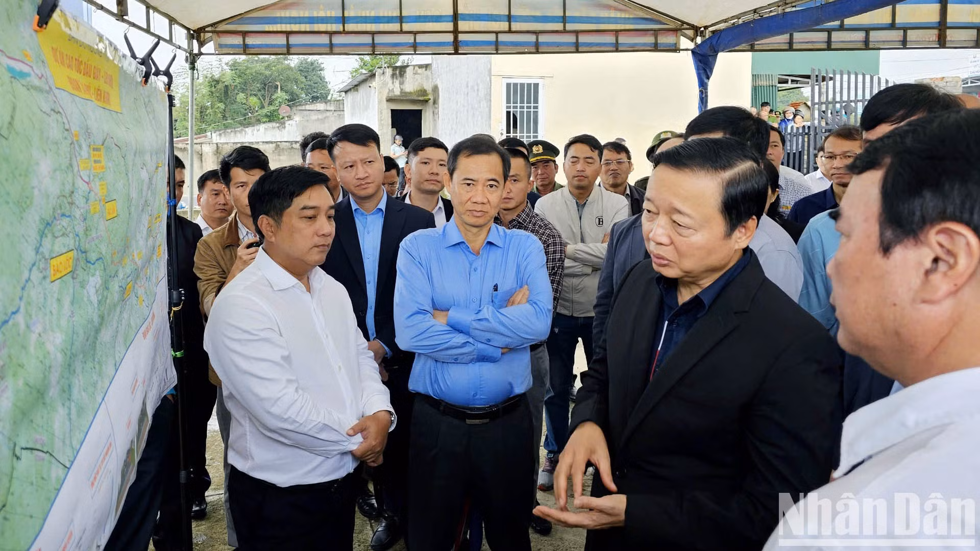 El Viceprimer Ministro Tran Hong Ha da instrucciones sobre la construcción de las autopistas Tan Phu-Bao Loc y Bao Loc-Lien Khuong.