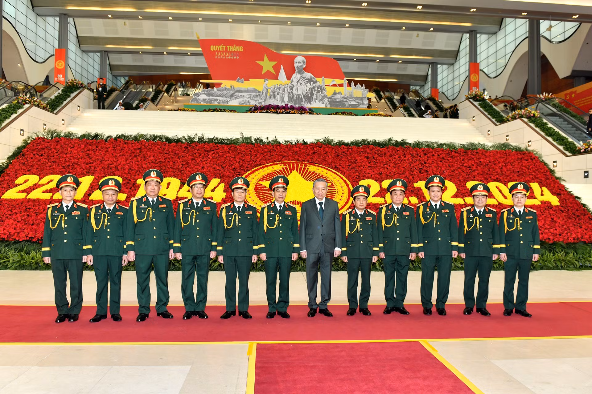 El secretario general del Partido Comunista de Vietnam, To Lam, y los líderes de la Comisión Militar Central y el Ministerio de Defensa.