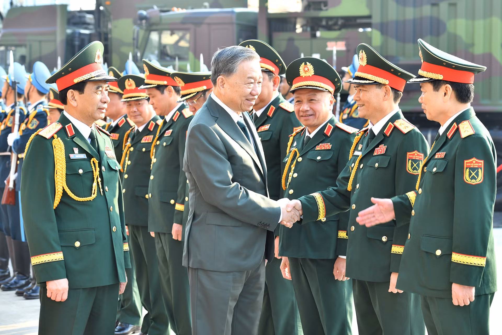 El secretario general del Partido Comunista de Vietnam, To Lam, y los líderes de la Comisión Militar Central y el Ministerio de Defensa.