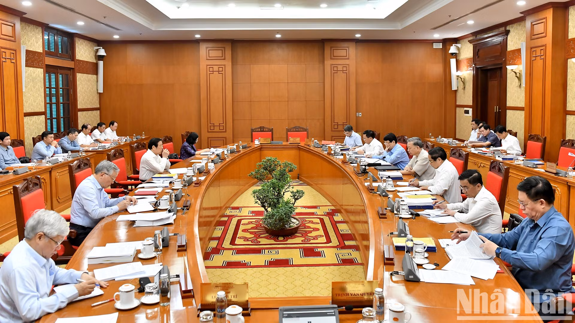 El secretario general del Partido Comunista y presidente de Vietnam, To Lam, preside la reunión.