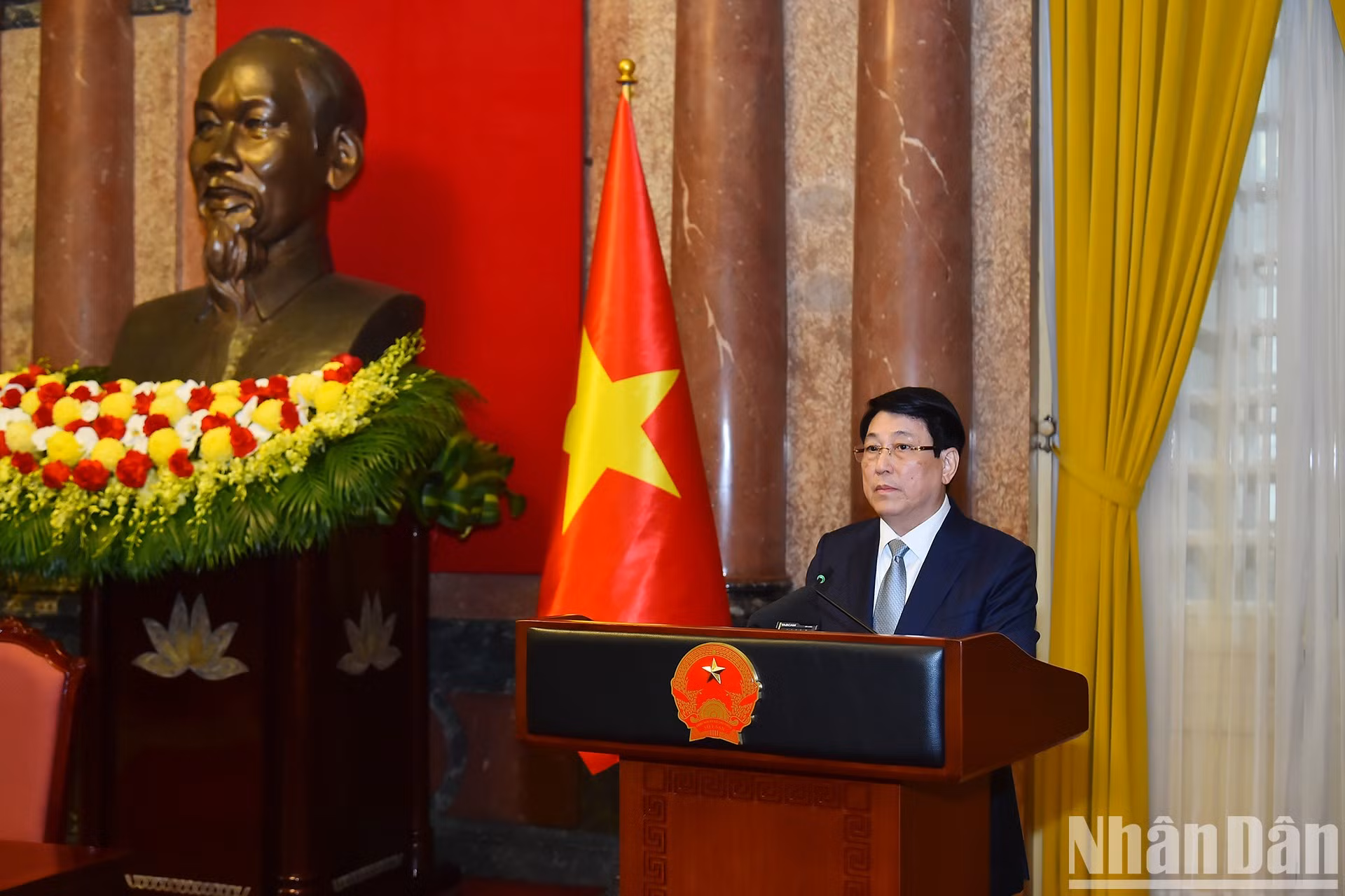 El presidente de Vietnam, Luong Cuong, habla en la reunión.