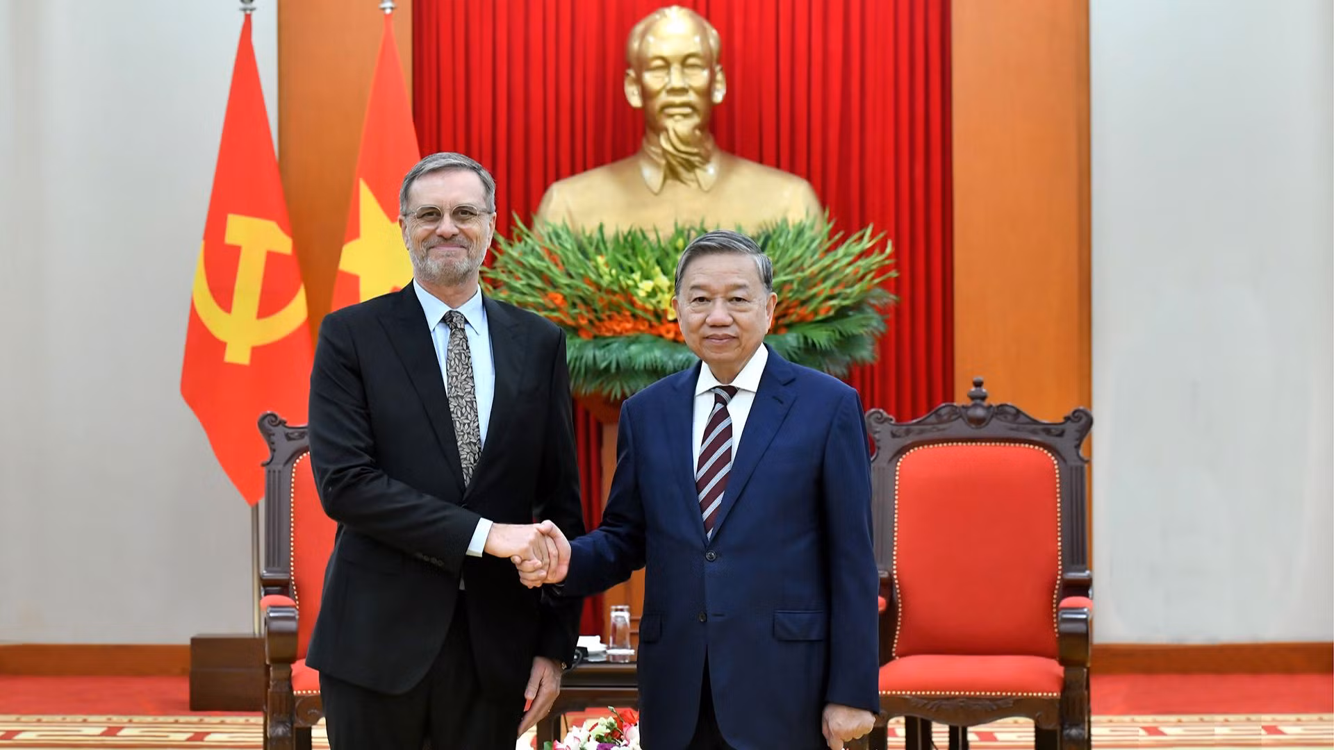 [Foto] Máximo dirigente partidita vietnamita recibe a embajador de Francia en Hanói