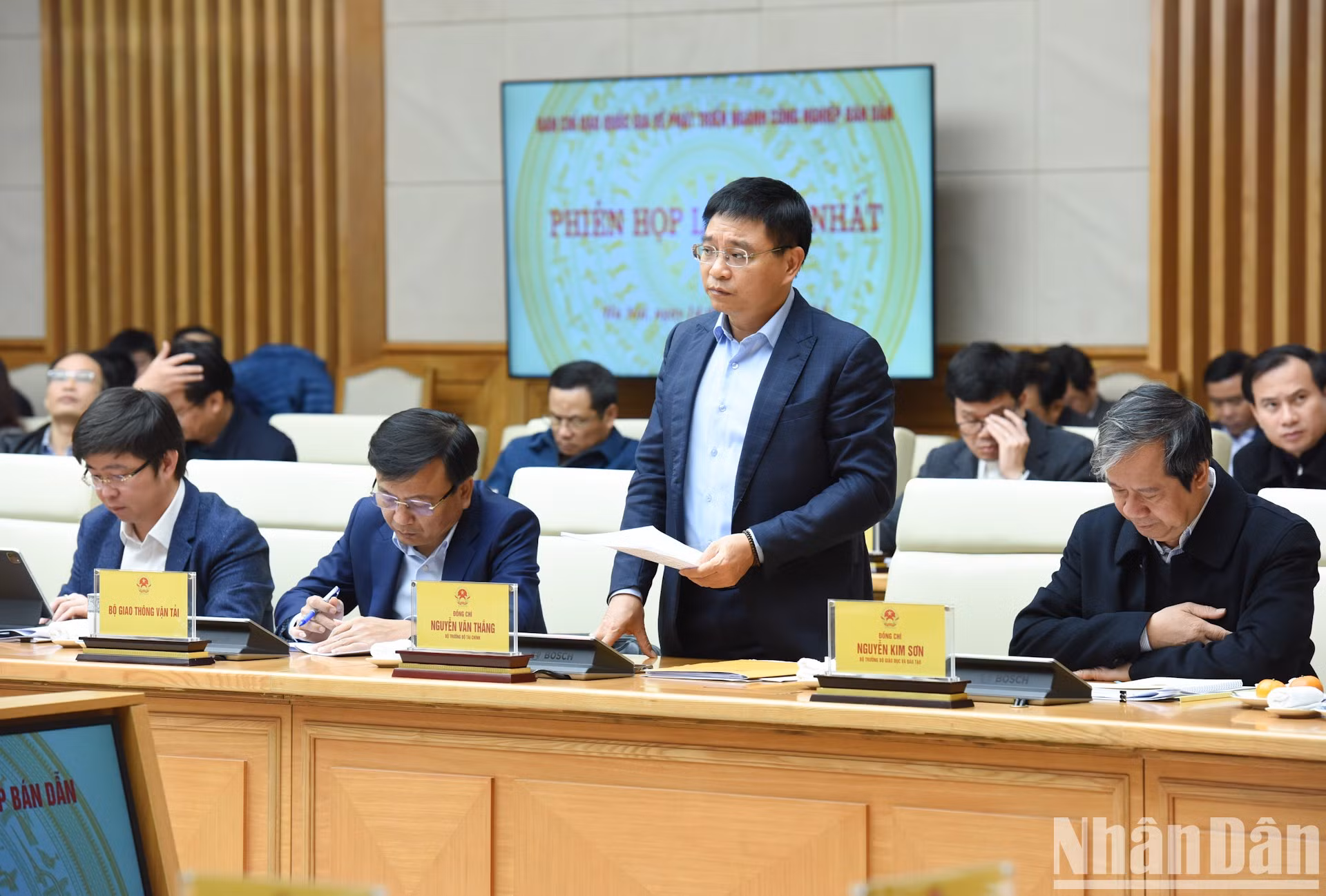 El ministro de Finanzas, Nguyen Van Thang.