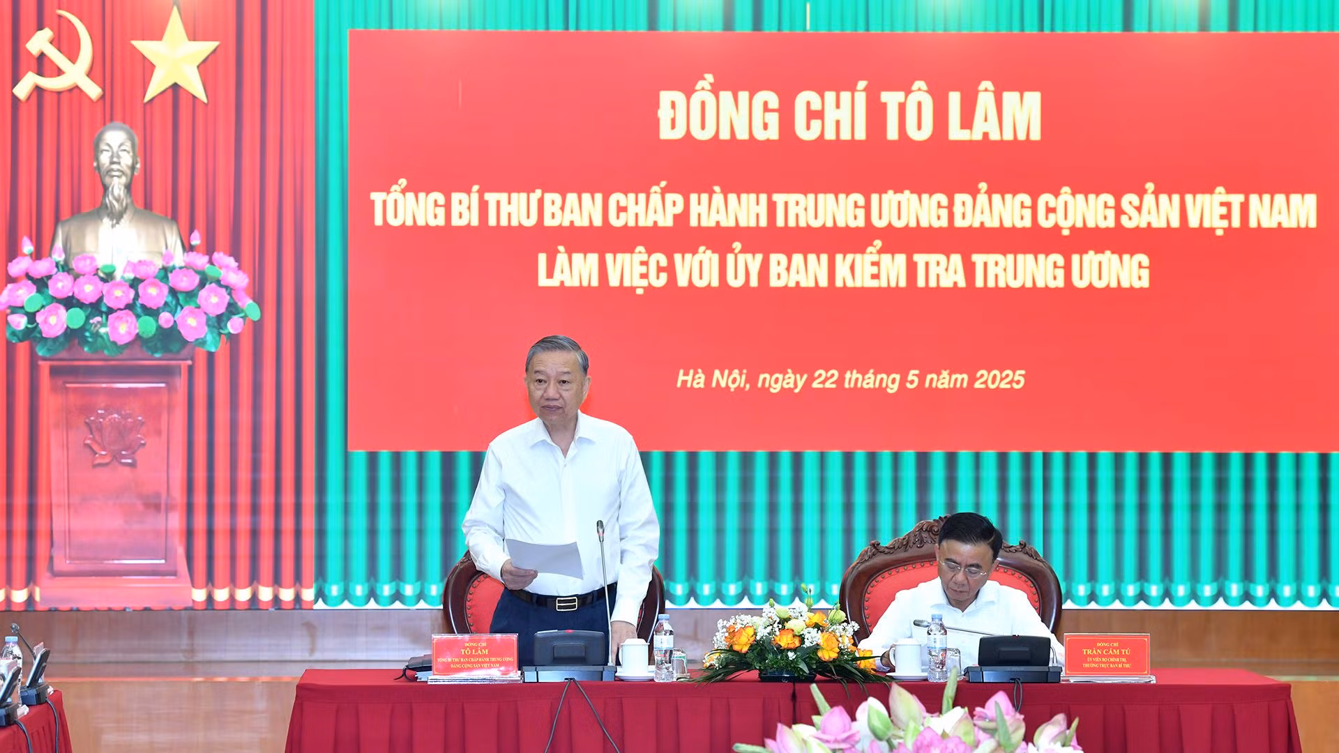 [Foto] Líder partidista vietnamita trabaja con Comisión Central de Inspección