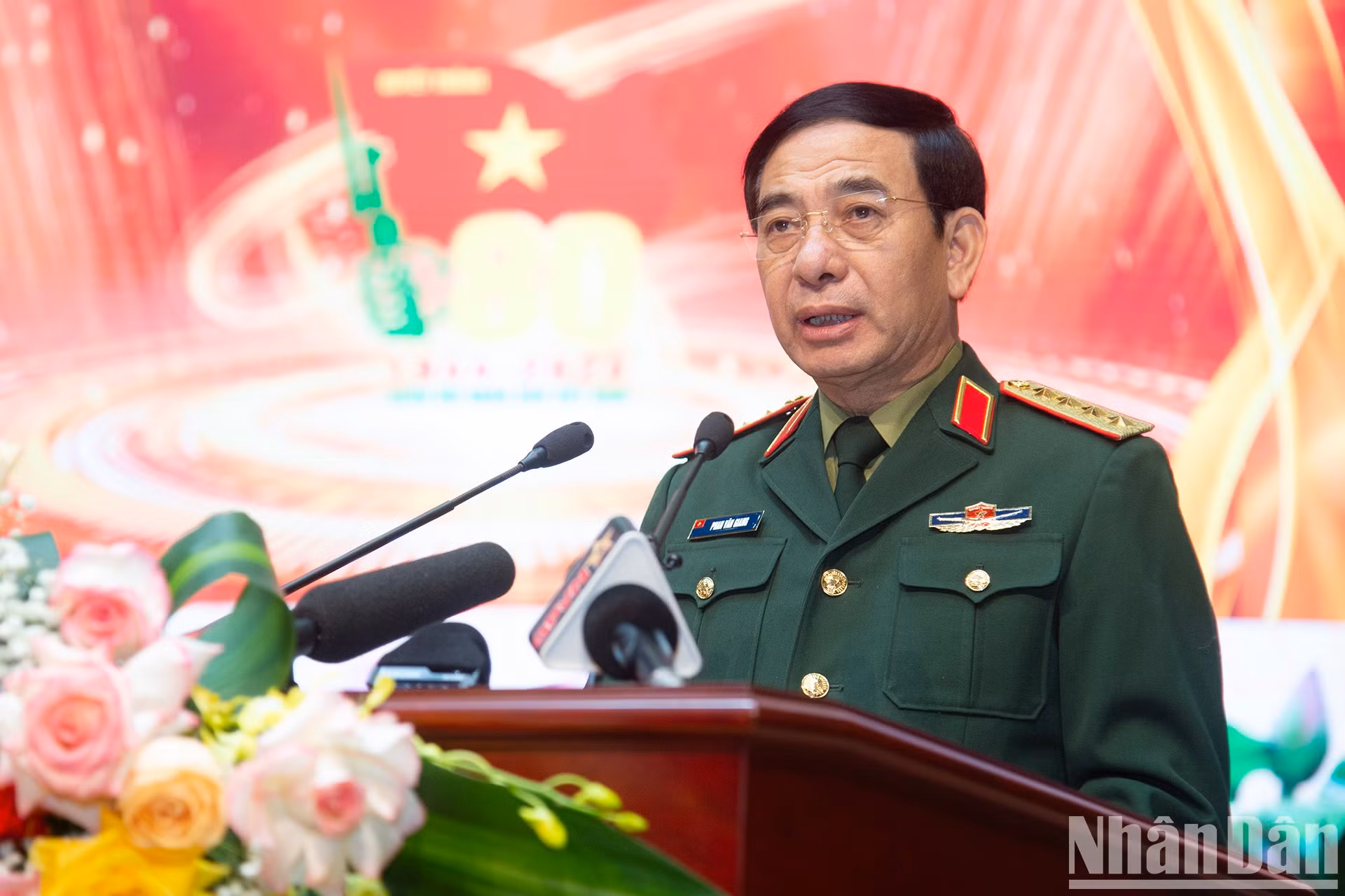 El ministro de Defensa, Phan Van Giang, habla en la cita. El ministro de Defensa, Phan Van Giang, habla en la cita.