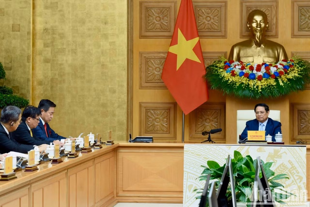 Minh Chinh recibe a la delegación del Comité Económico Japón-Vietnam, dependiente de la Federación de Organizaciones Económicas de Japón.