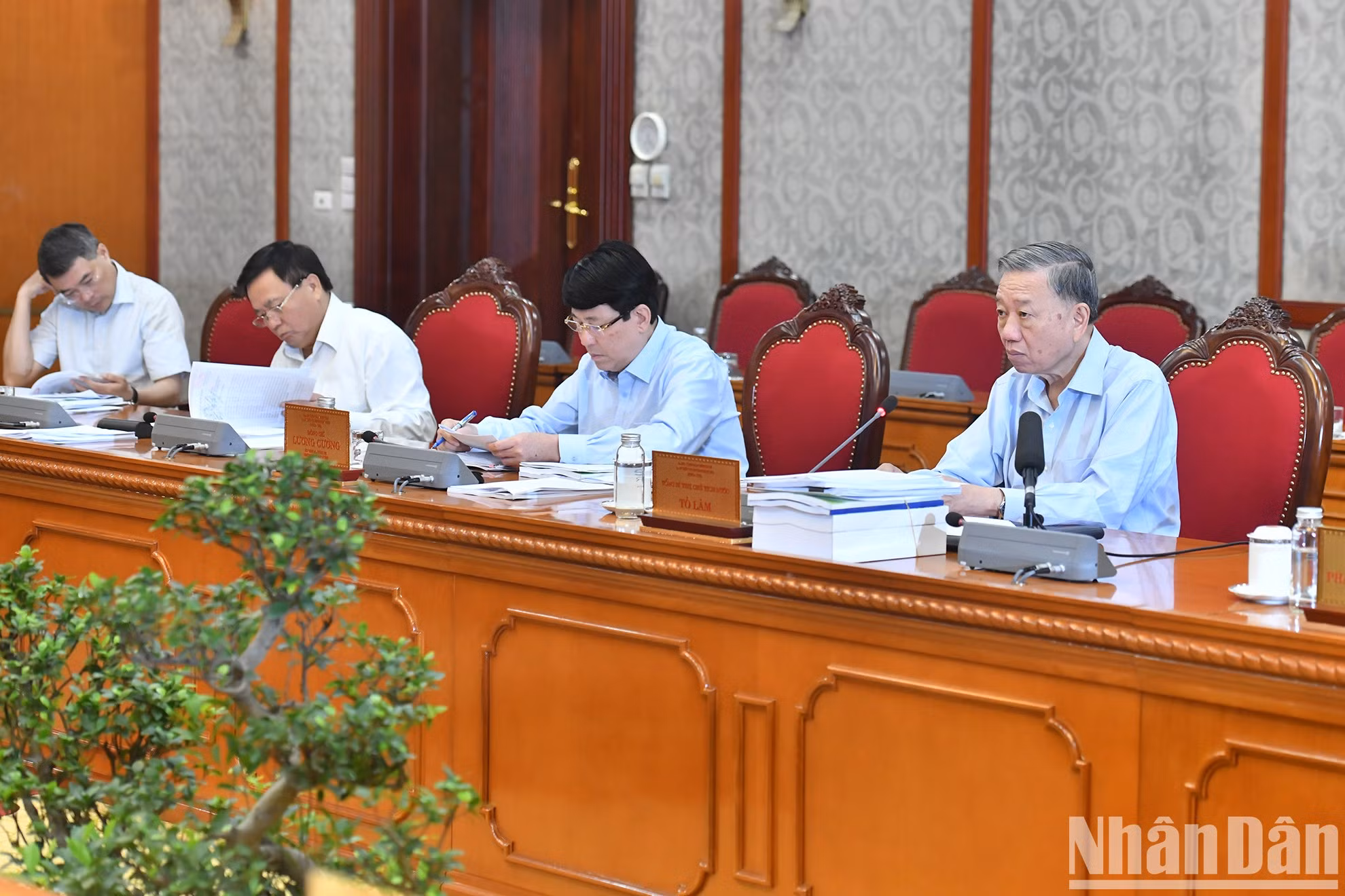 El secretario general del Partido Comunista y presidente de Vietnam, To Lam, preside el evento.