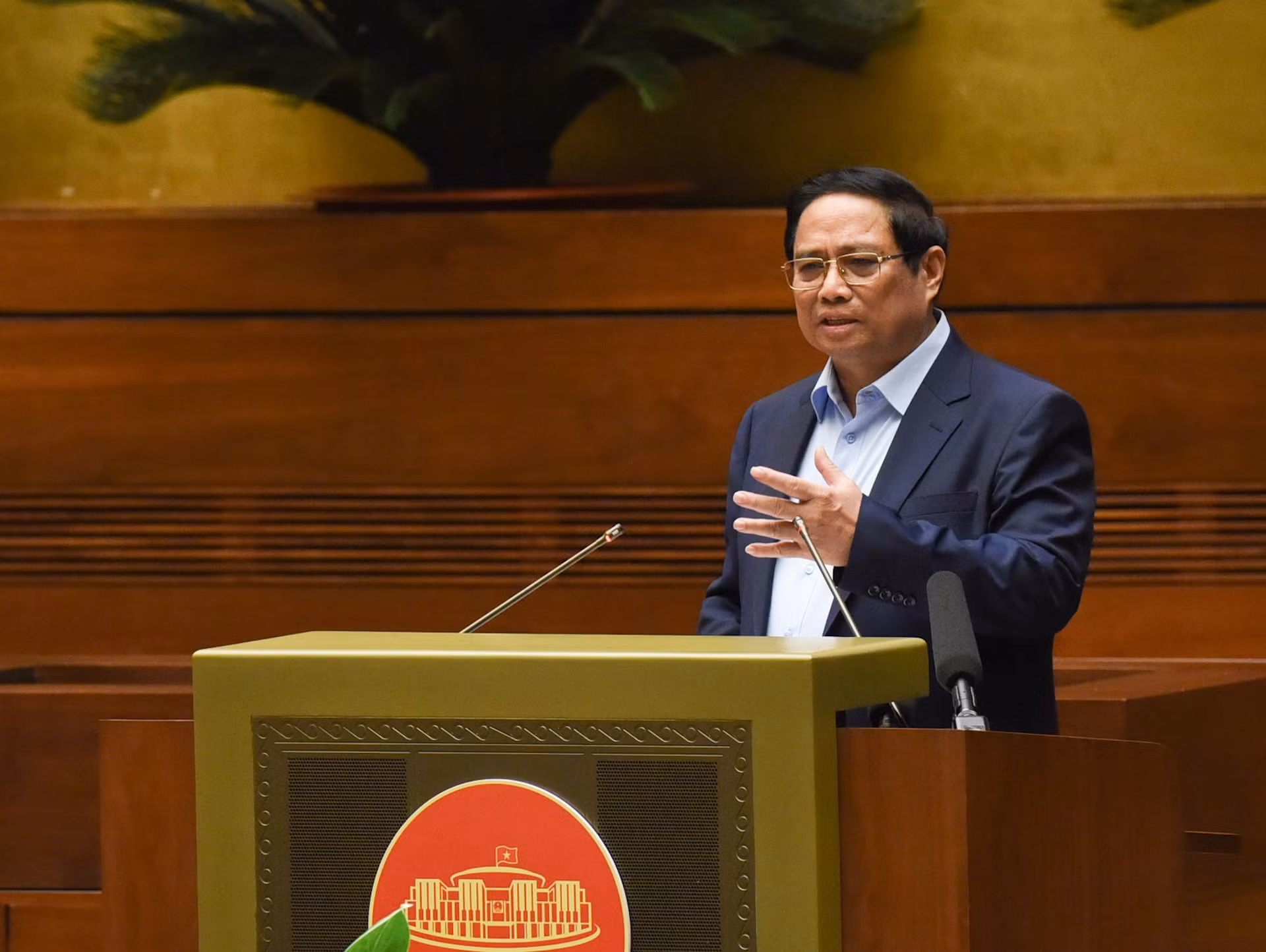 El primer ministro vietnamita, Pham Minh Chinh, interviene en la cita.