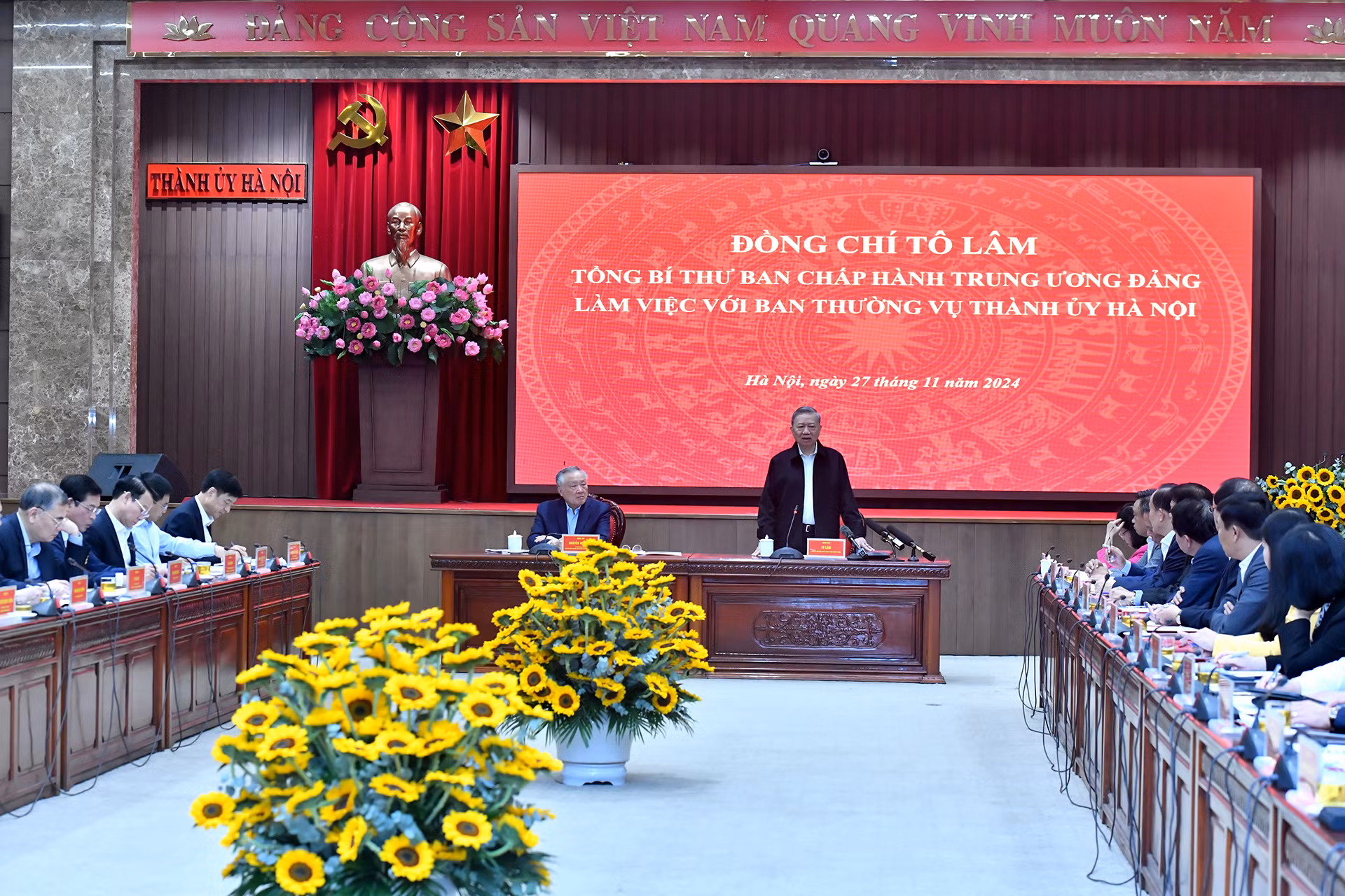 [Foto] Máximo dirigente partidista vietnamita se reúne con Buró Permanente del Comité partidista de Hanói