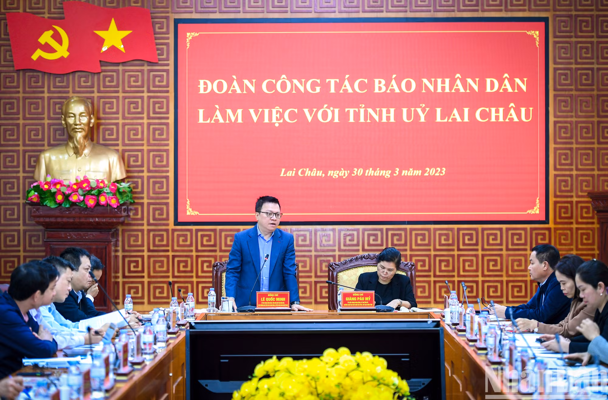 [Foto] Delegación de Nhan Dan trabaja con Comité del Partido de Lai Chau