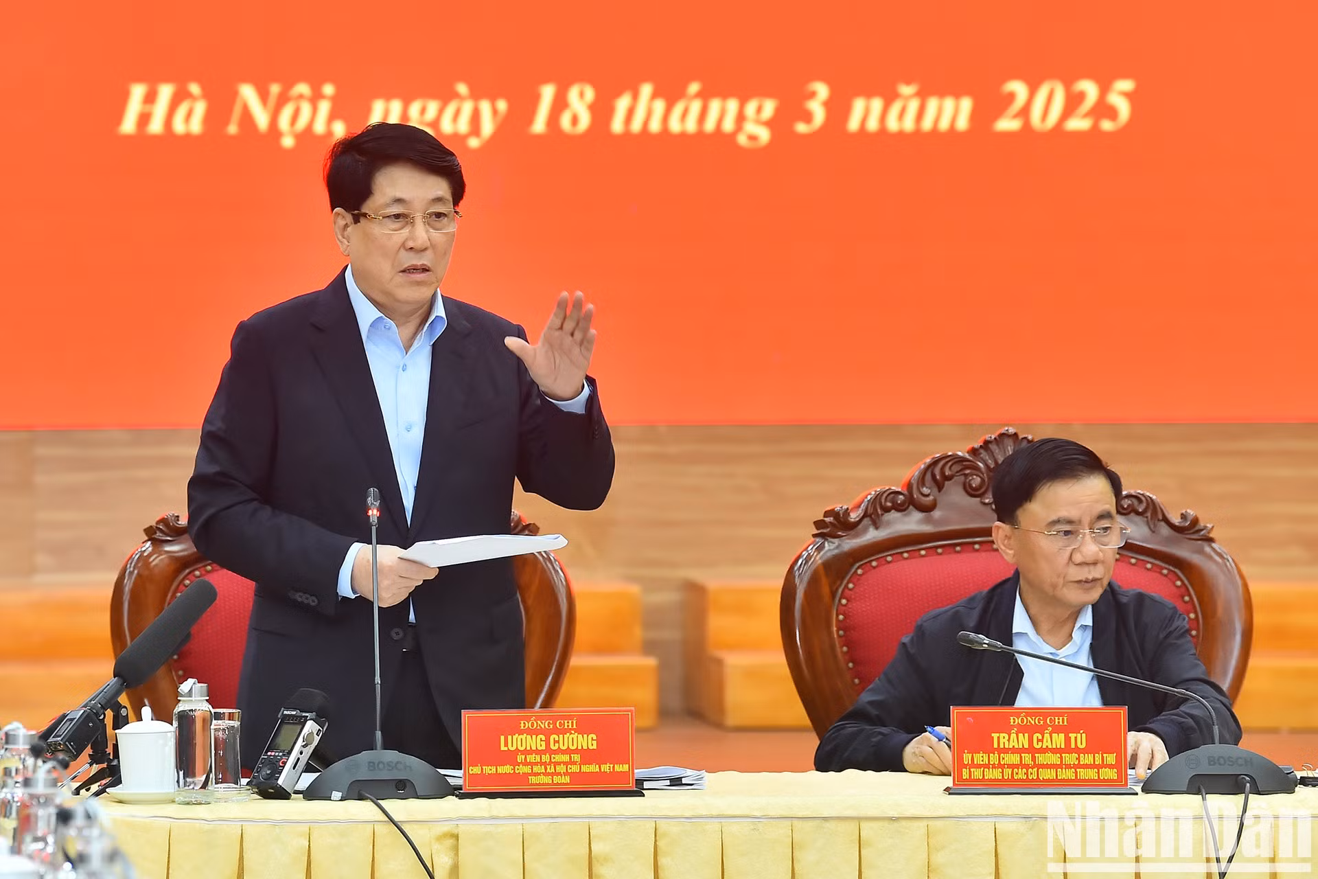 El presidente vietnamita, Luong Cuong, habla en la conferencia.