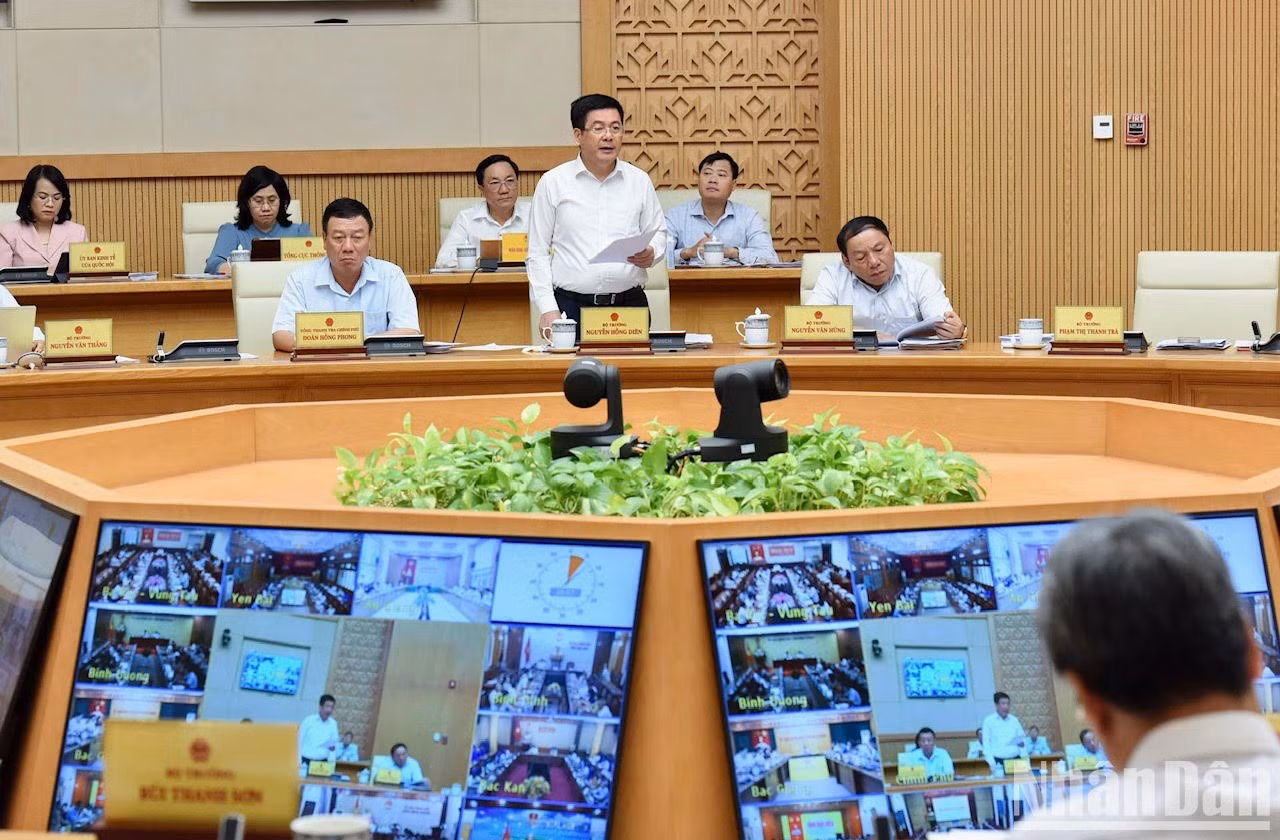 El ministro de Industria y Comercio, Nguyen Hong Dien, pronunció un discurso.