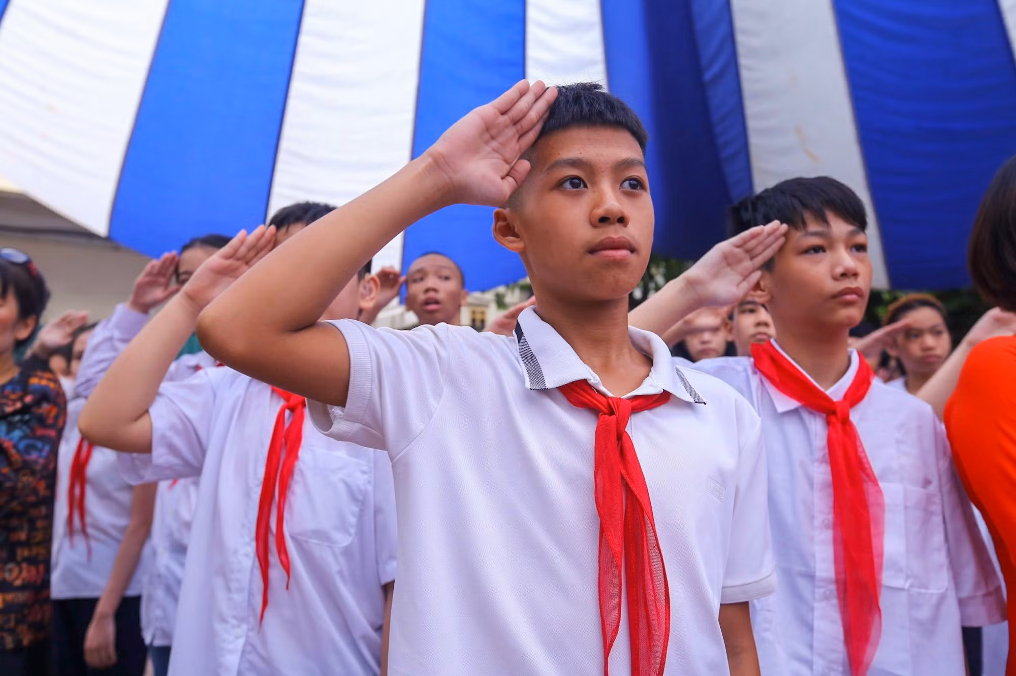 Los alumnos de la Escuela Secundaria Xa Dan en la ceremonia de apertura del año escolar.