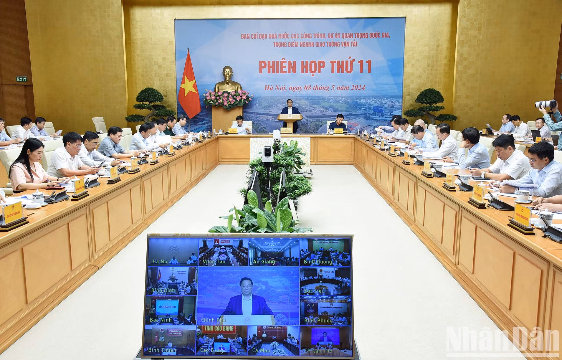 La reunión se lleva a cabo de forma presencial y virtual en la sede de la Oficina de Gobierno, con enlaces por videoconferencia a 46 provincias y ciudades donde se están llevando a cabo importantes obras y proyectos nacionales en el sector del transporte.