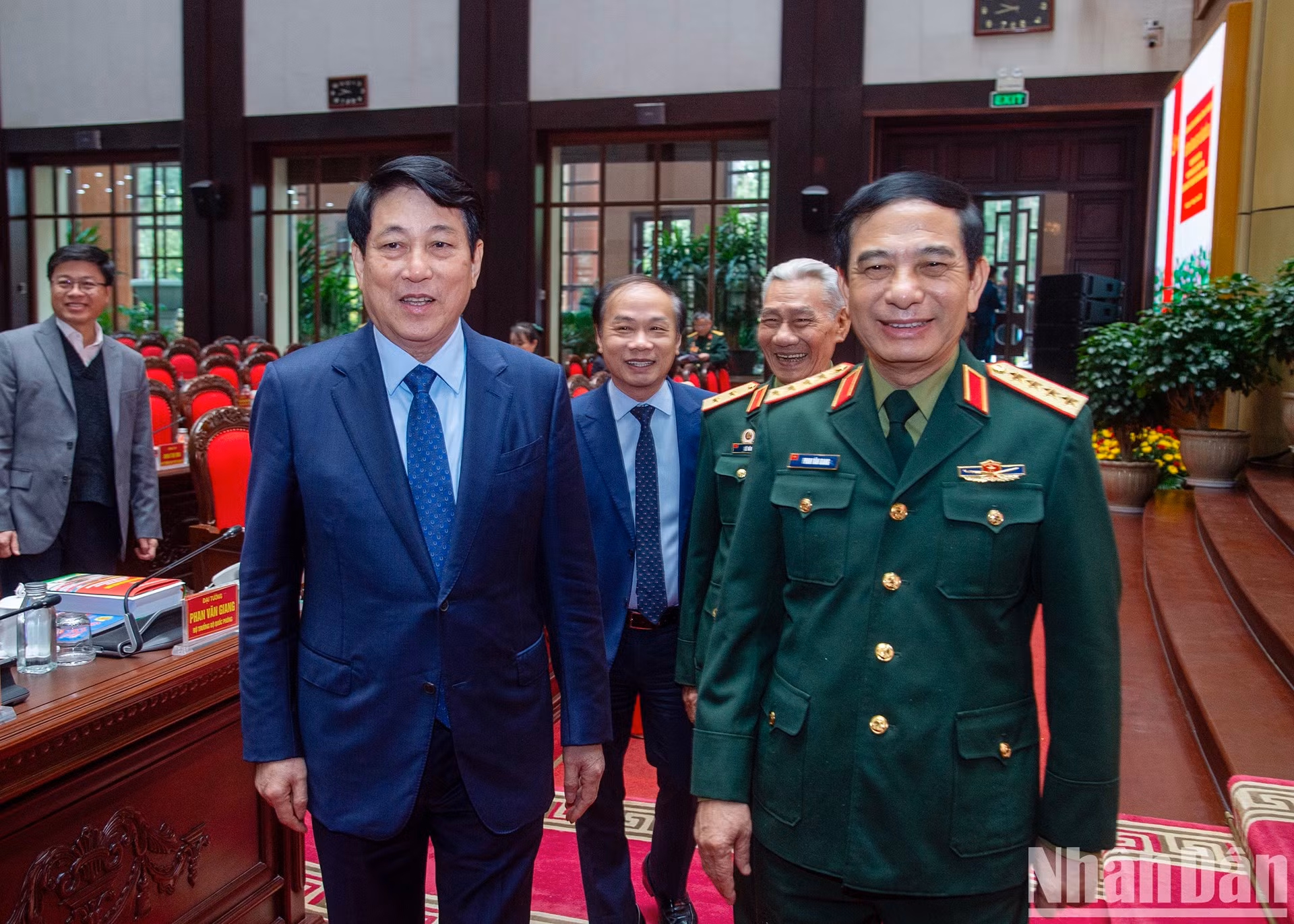 El presidente vietnamita, Luong Cuong, el ministro de Defensa, Phan Van Giang, y los delegados en la cita. El presidente vietnamita, Luong Cuong, el ministro de Defensa, Phan Van Giang, y los delegados en la cita.