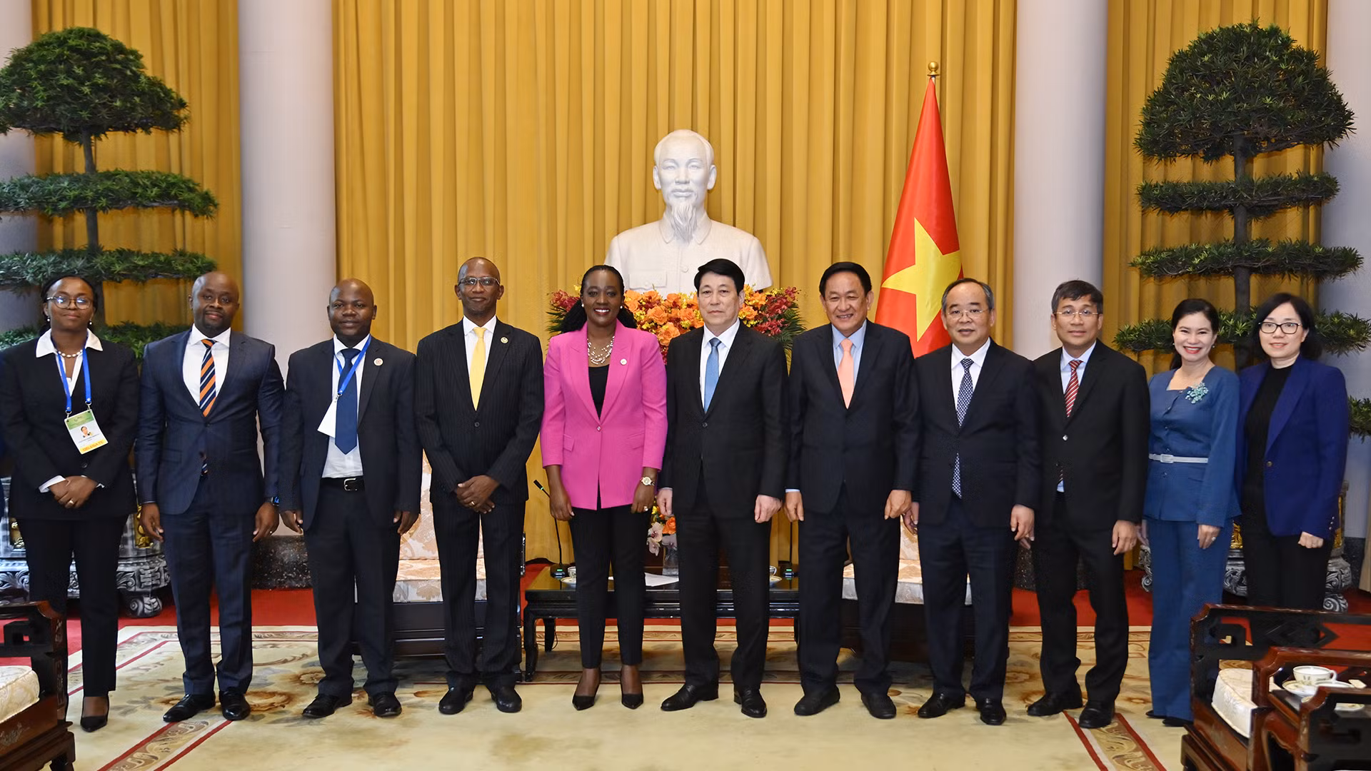 [Foto] Presidente vietnamita recibe a ministra de Defensa de Kenia