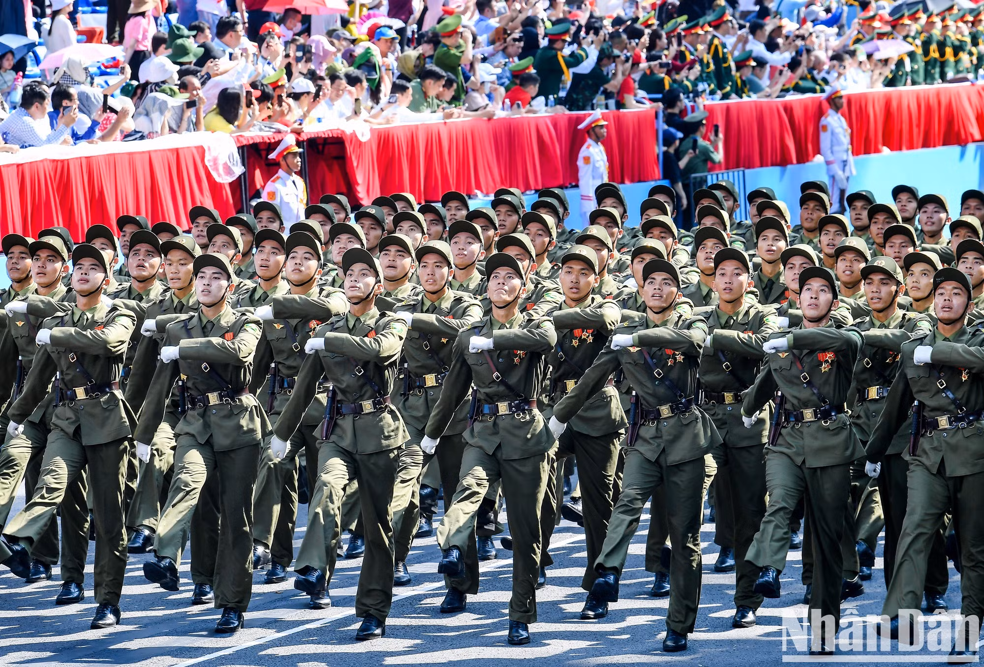 La fuerza que participa en la protección de la seguridad y el orden a nivel de base.